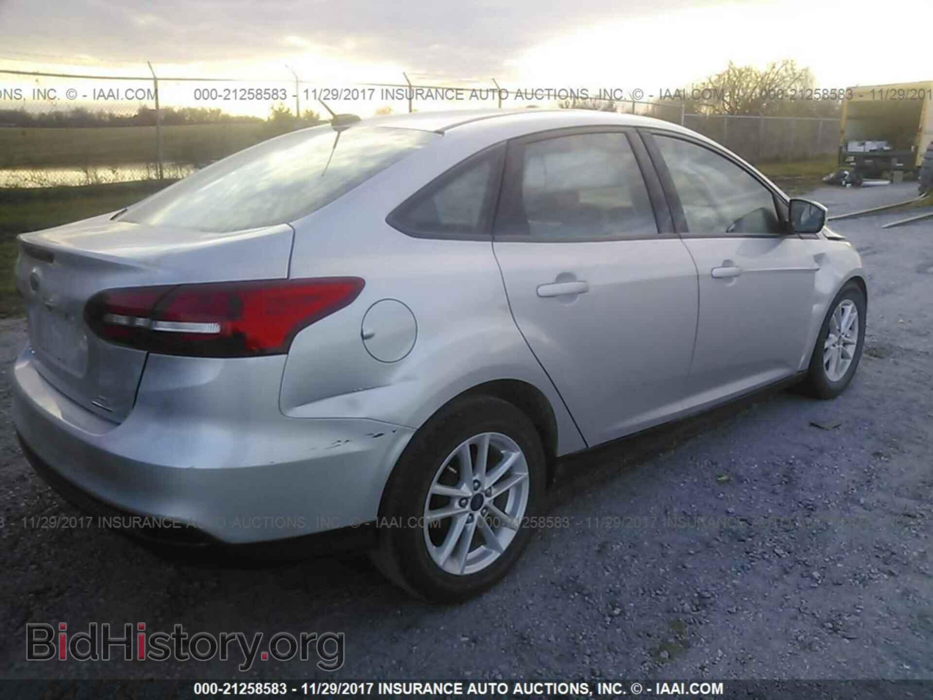 2016 Ford Focus - VIN: 1FADP3F2XGL379577 - Фото 4
