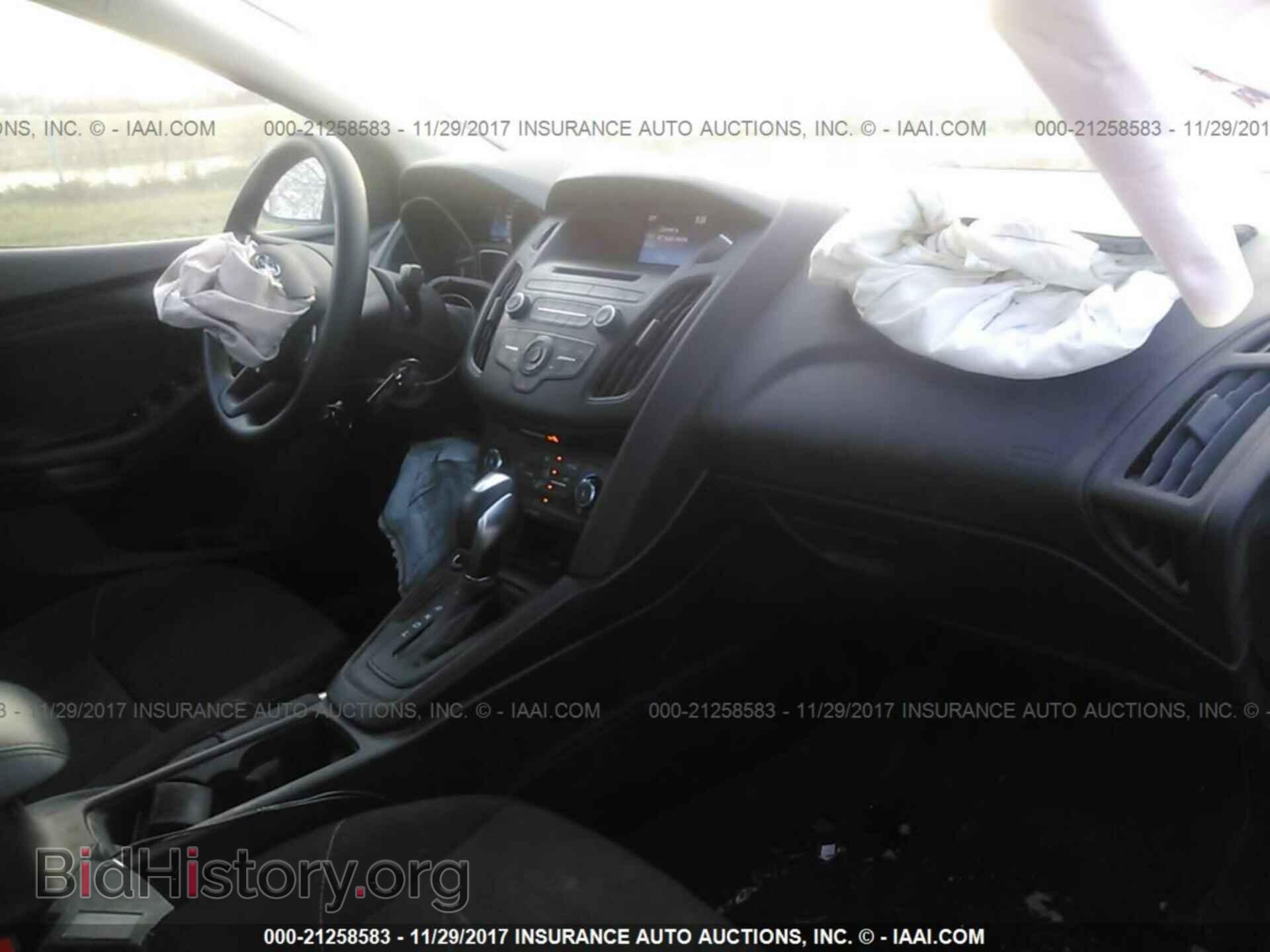 2016 Ford Focus - VIN: 1FADP3F2XGL379577 - Фото 5