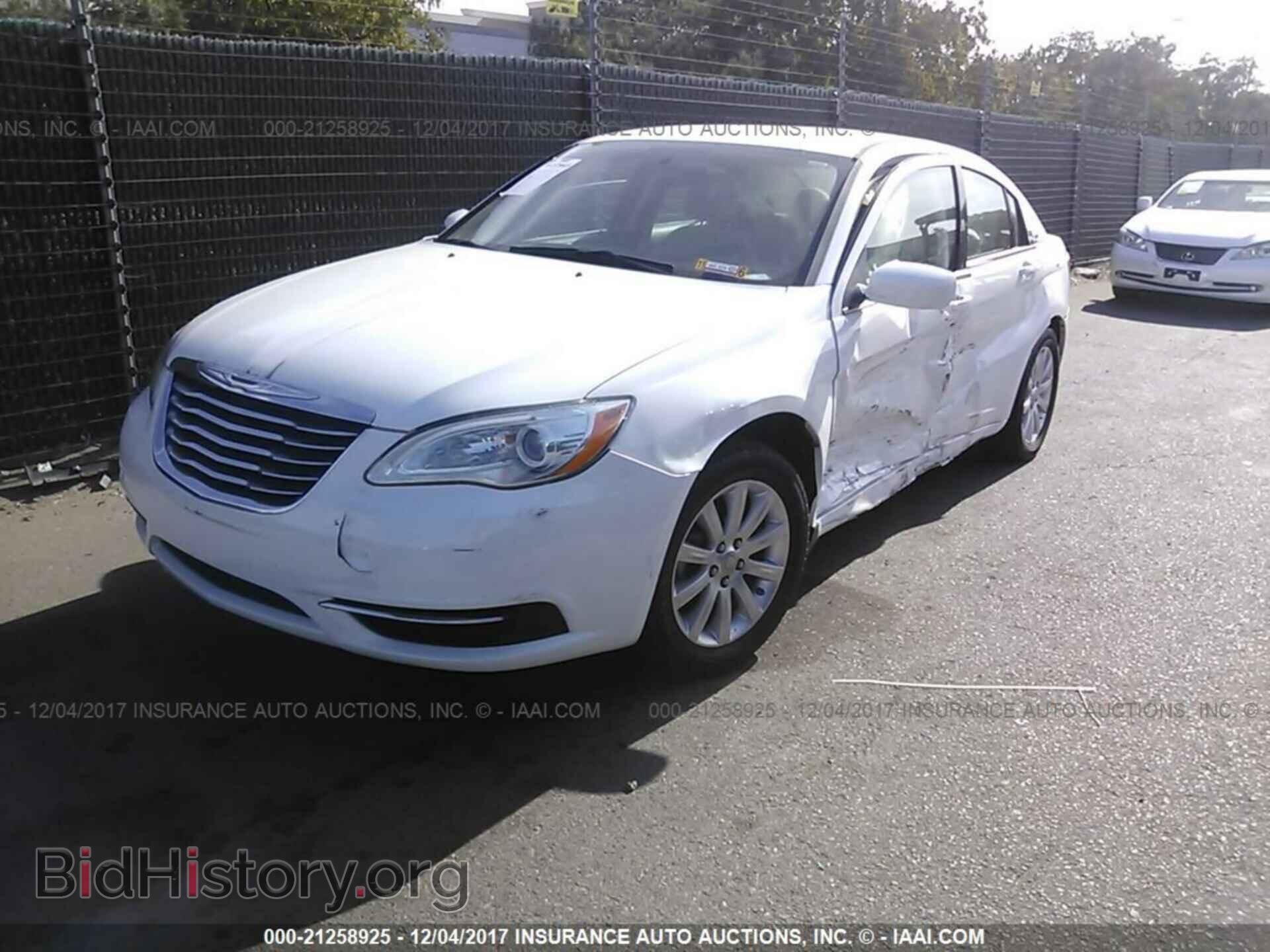 2013 Chrysler 200 - VIN: 1C3CCBBB7DN765699 - Photo 2