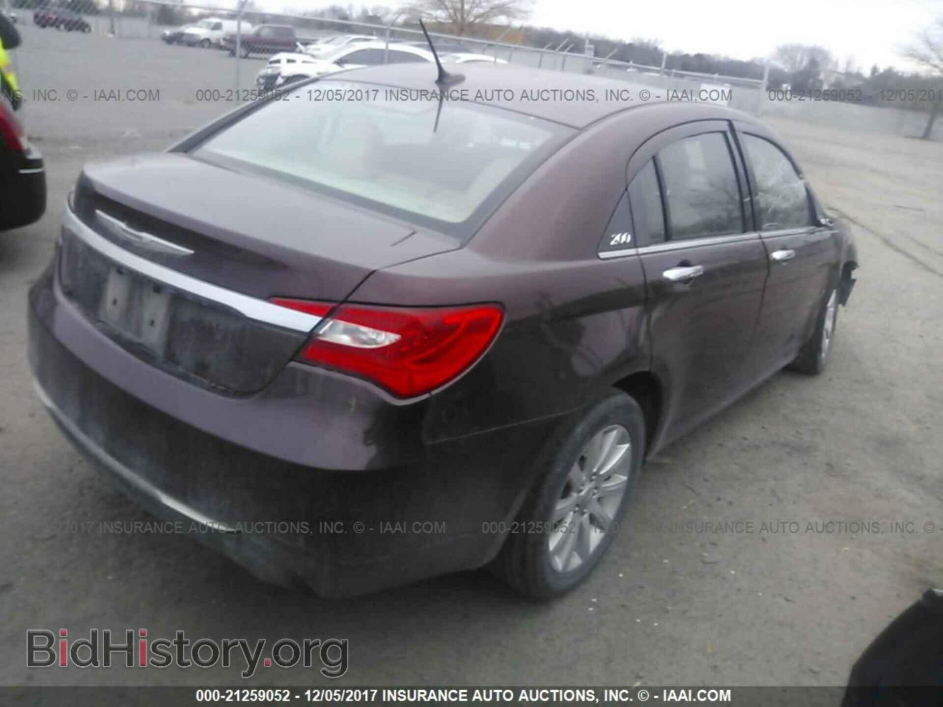 2013 Chrysler 200 - VIN: 1C3CCBCG3DN593049 - Photo 4