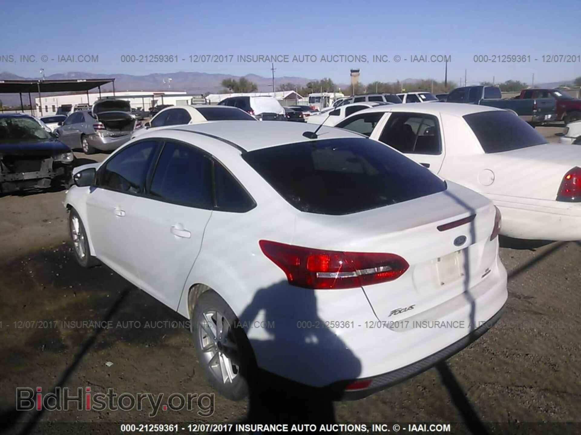 2016 Ford Focus - VIN: 1FADP3F26GL230471 - Photo 3
