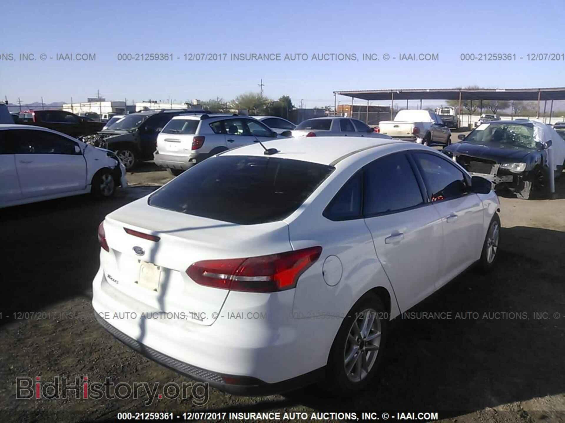 2016 Ford Focus - VIN: 1FADP3F26GL230471 - Photo 4