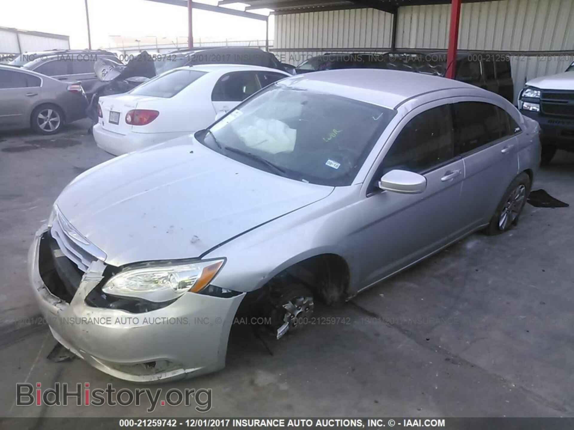 2012 Chrysler 200 - VIN: 1C3CCBBBXCN100603 - Фото 2