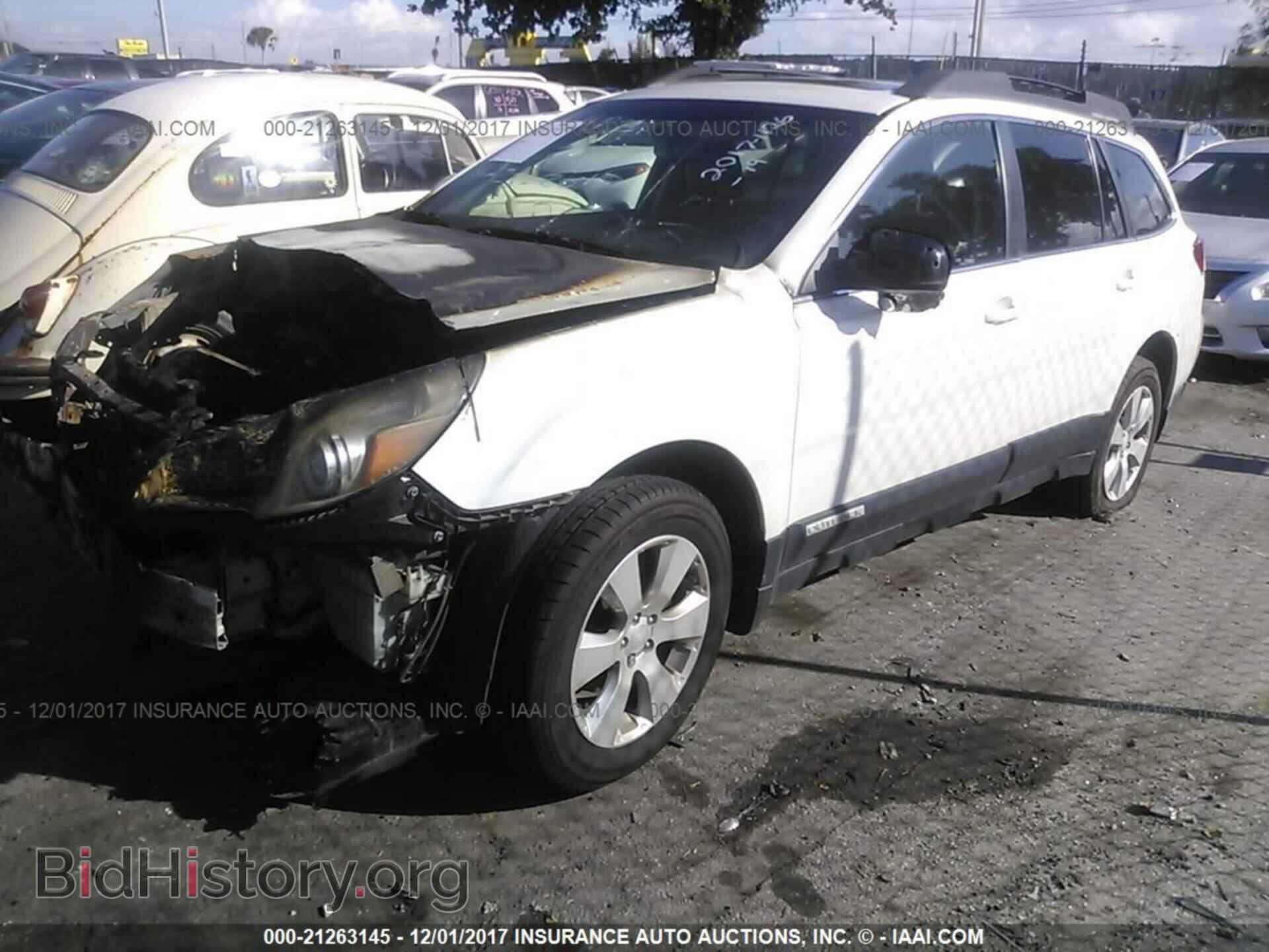 2011 Subaru Outback - VIN: 4S4BRGKC8B3439846 - Фото 2