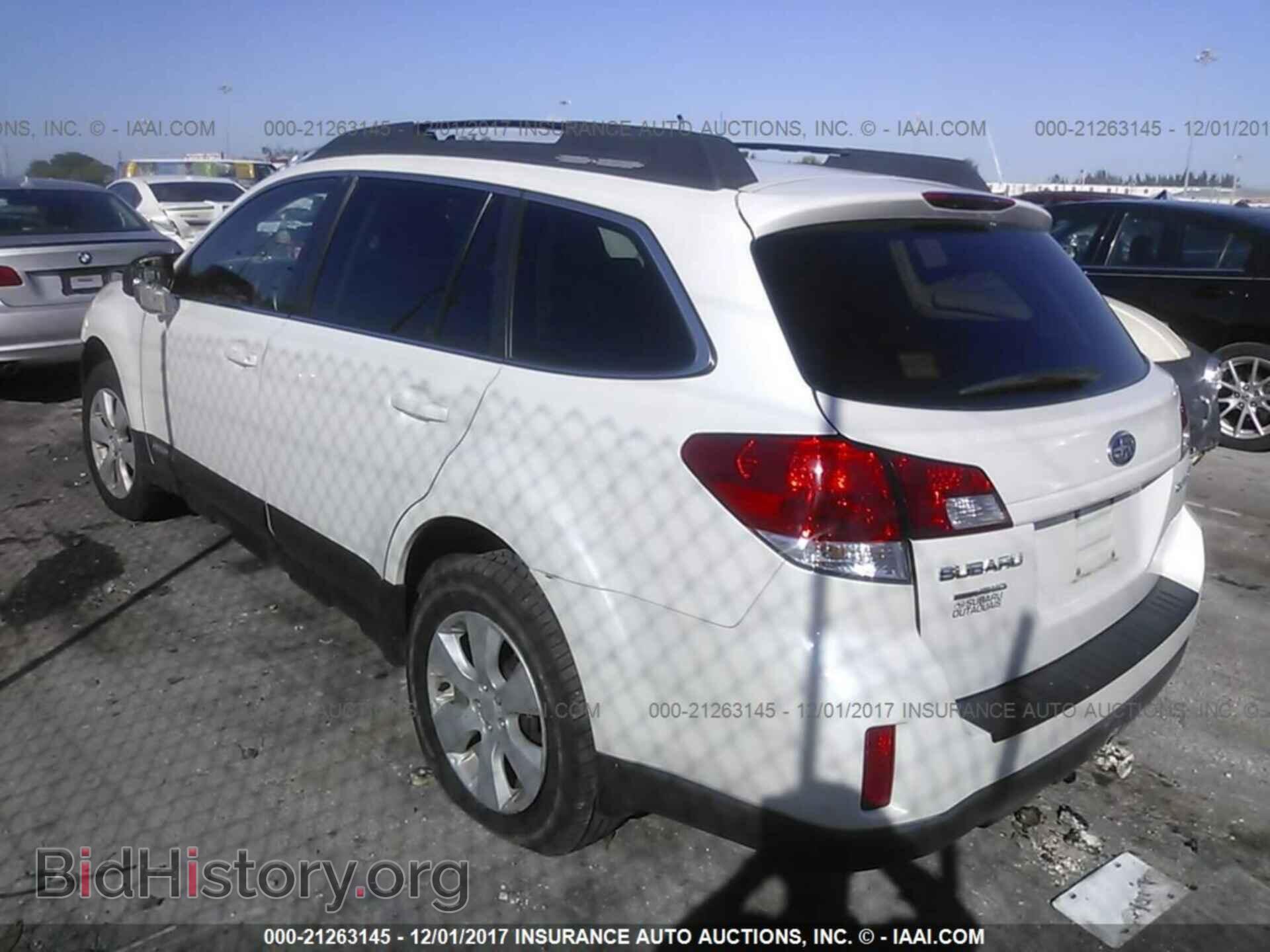 2011 Subaru Outback - VIN: 4S4BRGKC8B3439846 - Фото 3