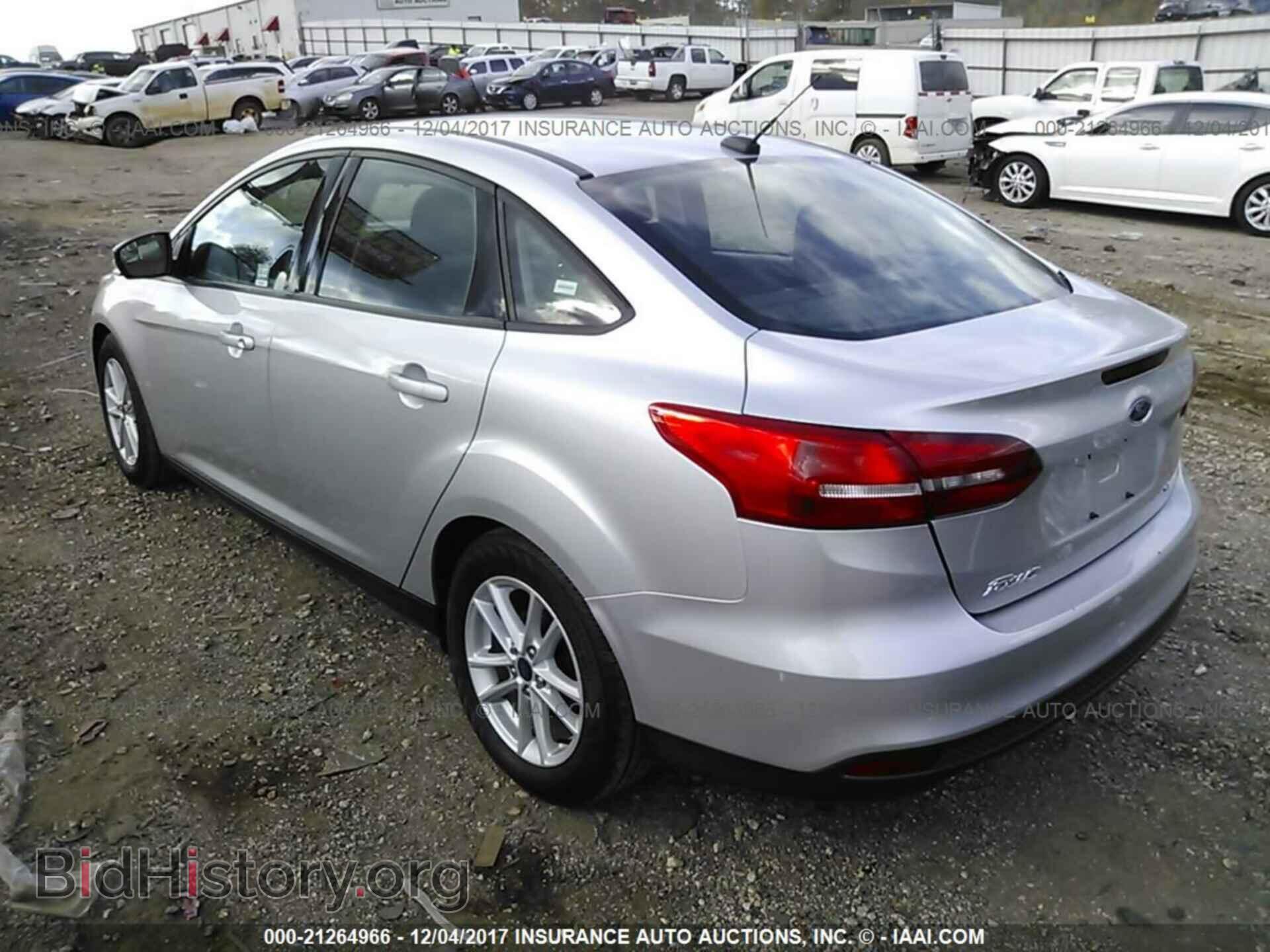2017 Ford Focus - VIN: 1FADP3F23HL232888 - Фото 3