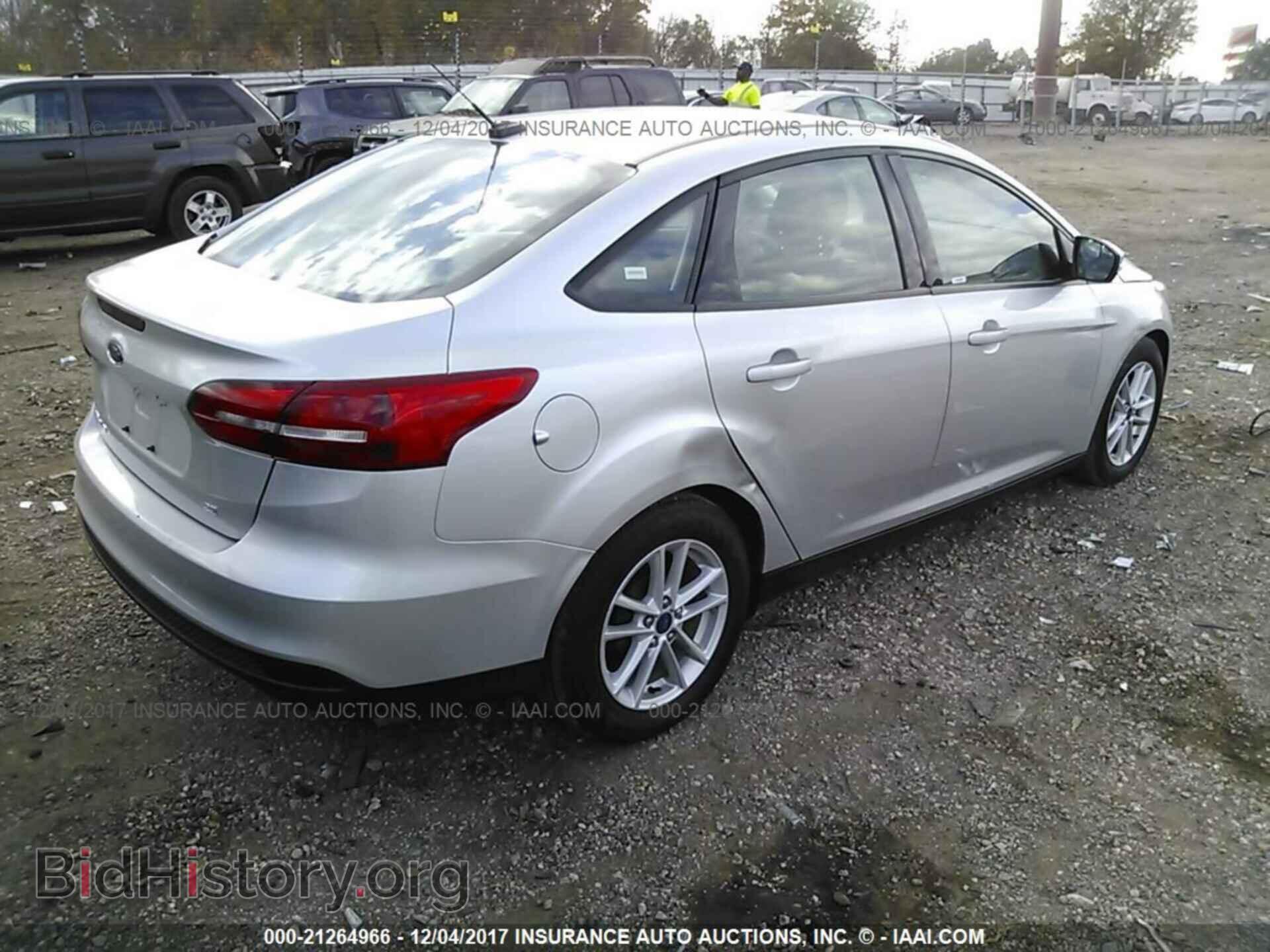 2017 Ford Focus - VIN: 1FADP3F23HL232888 - Фото 4