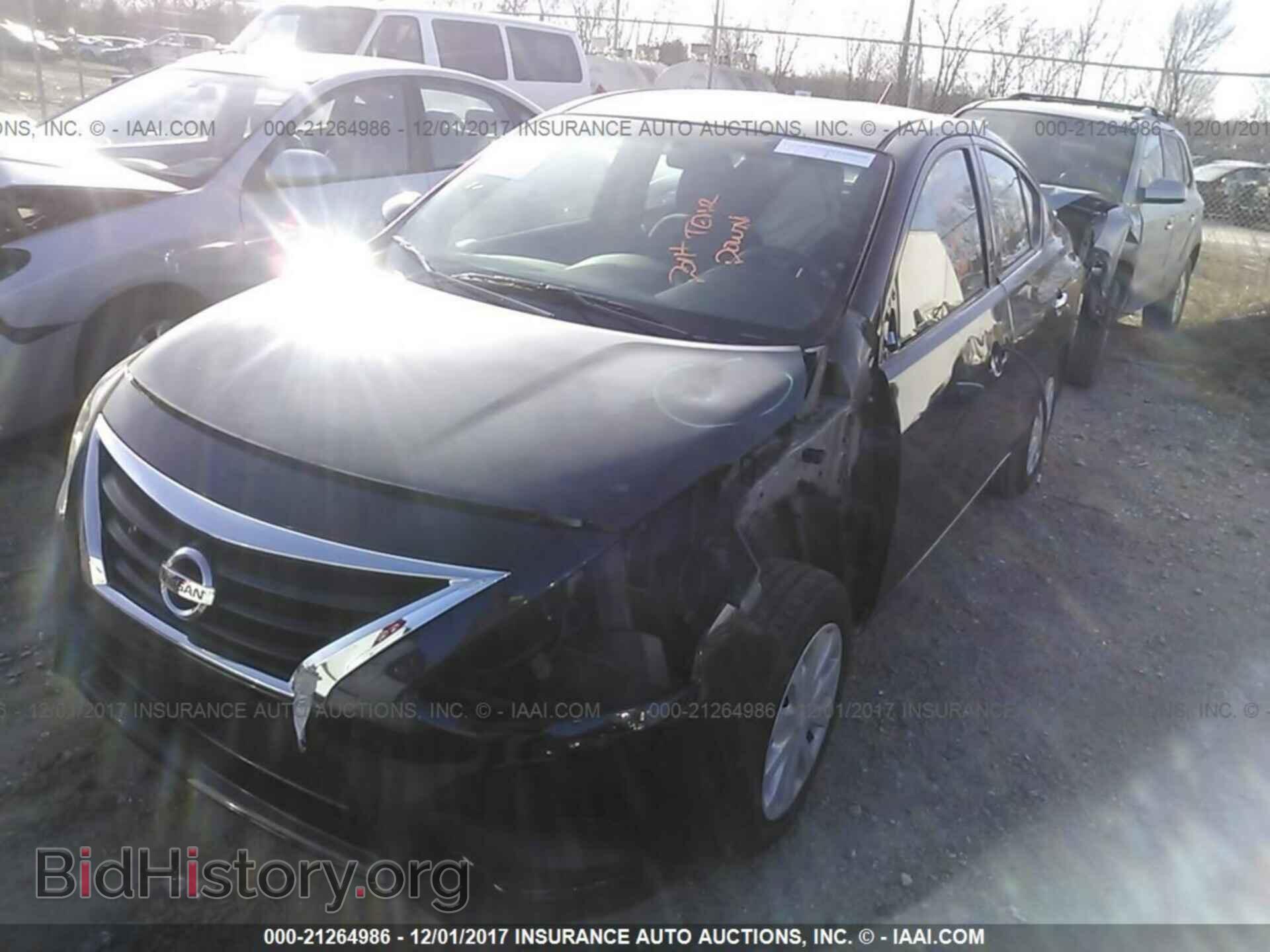 2017 Nissan Versa - VIN: 3N1CN7AP1HK405102 - Фото 2