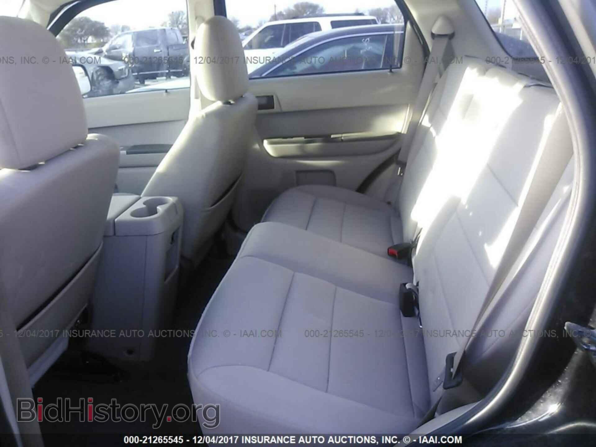 2012 Ford Escape - VIN: 1FMCU0DG3CKB53789 - Photo 8