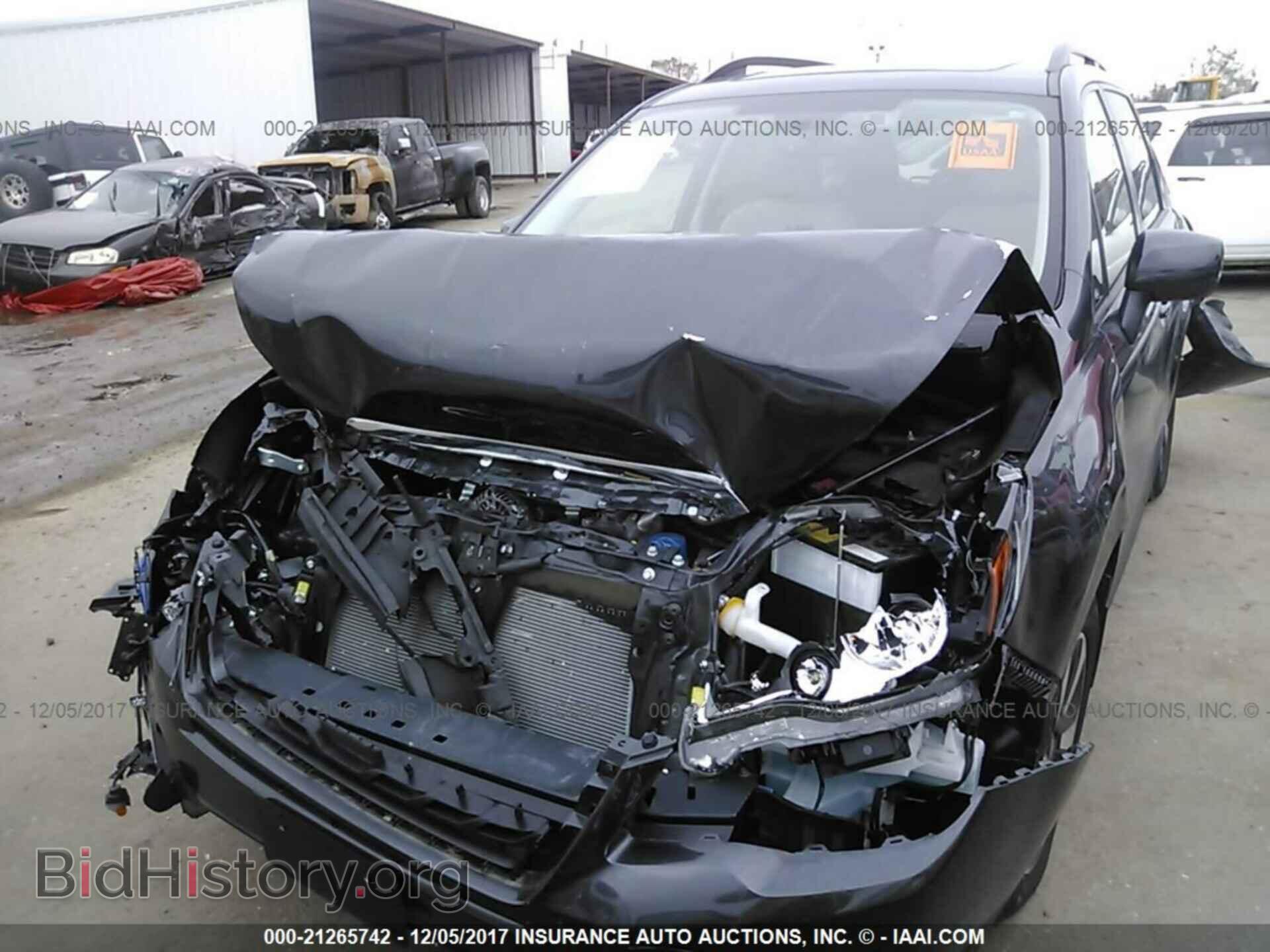 2017 Subaru Forester - VIN: JF2SJAGC4HH530613 - Photo 2