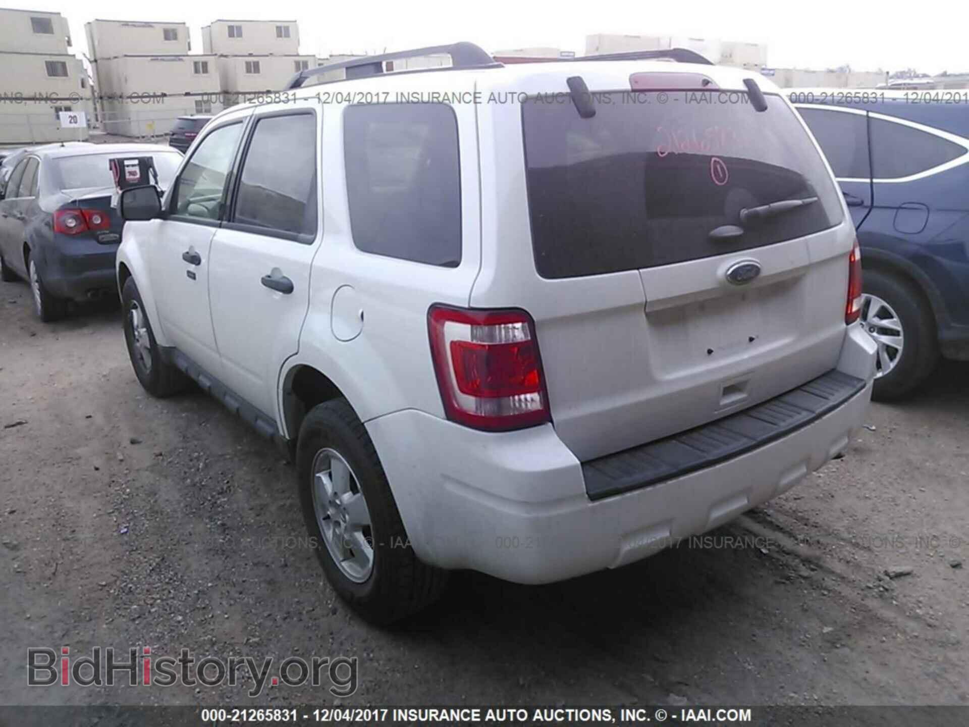 2011 Ford Escape - VIN: 1FMCU0D78BKB67072 - Фото 3