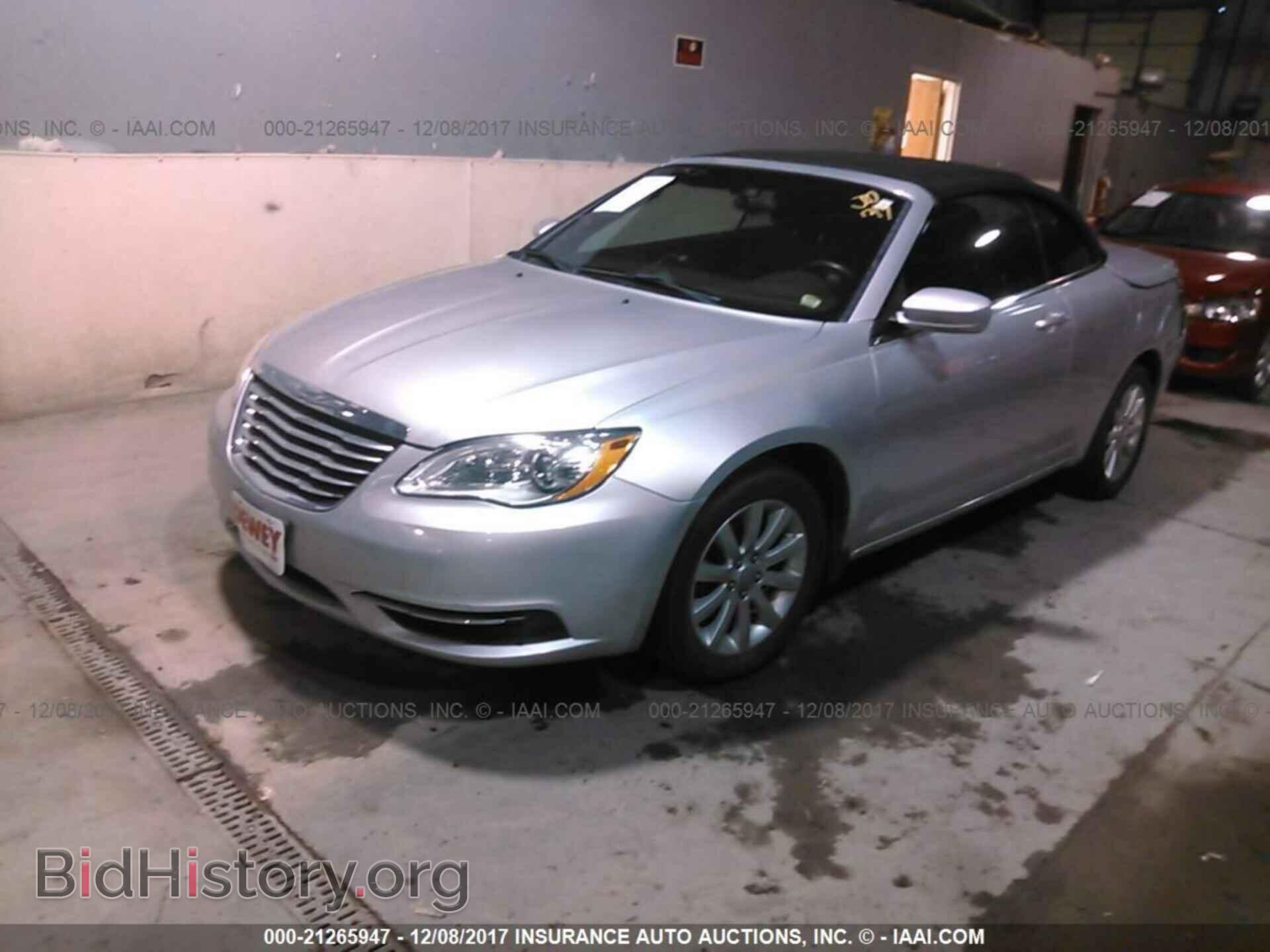 2011 Chrysler 200 - VIN: 1C3BC2EB0BN532462 - Фото 2