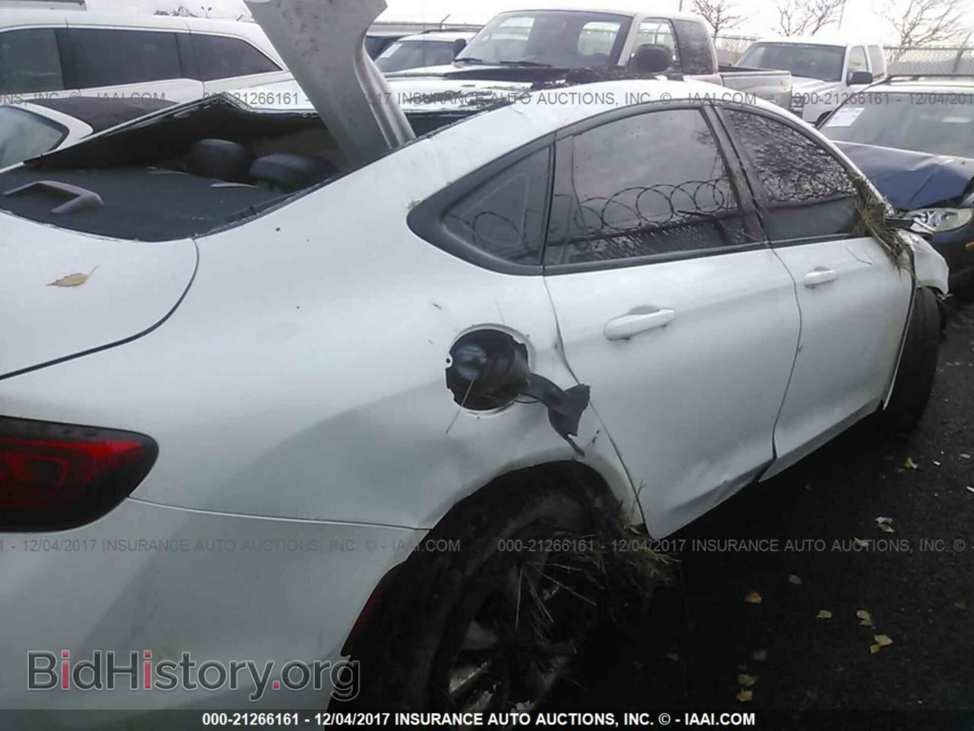2015 Chrysler 200 - VIN: 1C3CCCBB3FN662661 - Фото 4