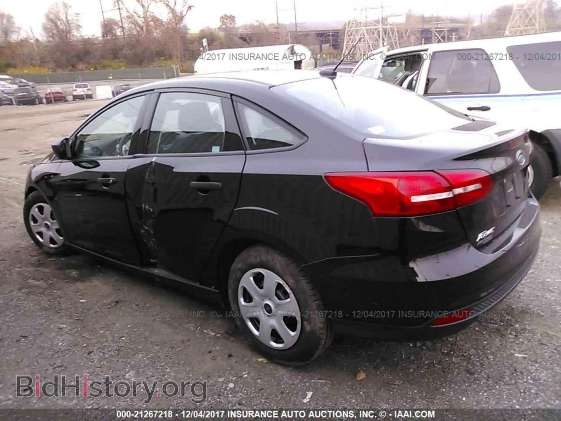 2016 Ford Focus - VIN: 1FADP3E21GL200912 - Photo 3