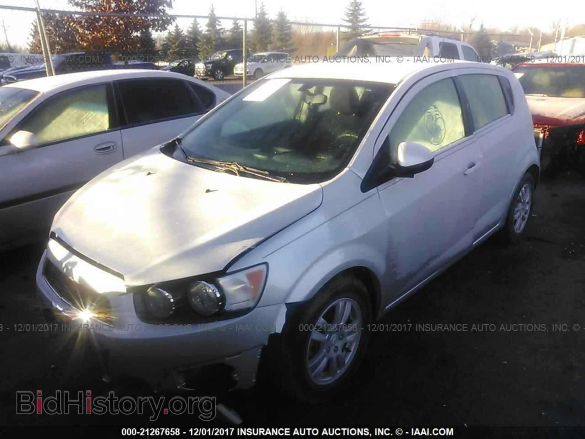2014 Chevrolet Sonic - VIN: 1G1JC6SH2E4135250 - Фото 2