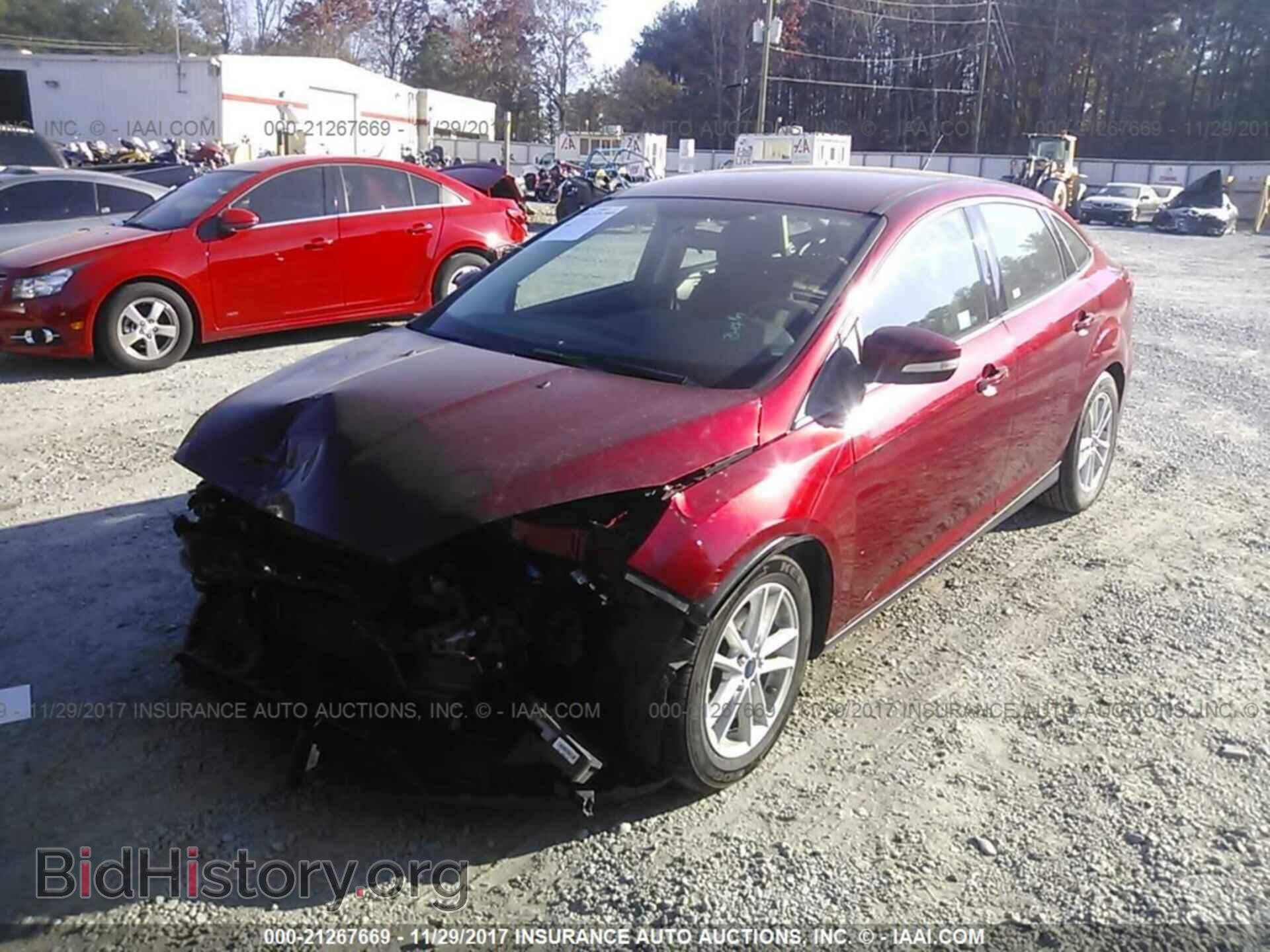 2016 Ford Focus - VIN: 1FADP3F23GL284018 - Photo 2