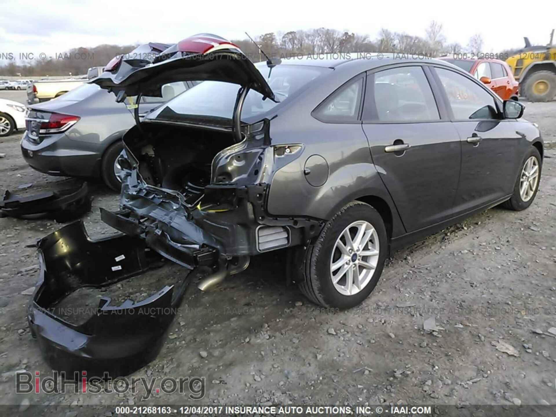 2017 Ford Focus - VIN: 1FADP3F28HL316849 - Photo 4
