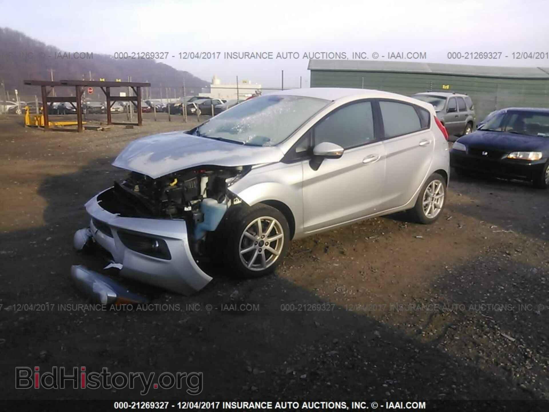 2015 Ford Fiesta - VIN: 3FADP4EJXFM200725 - Фото 2
