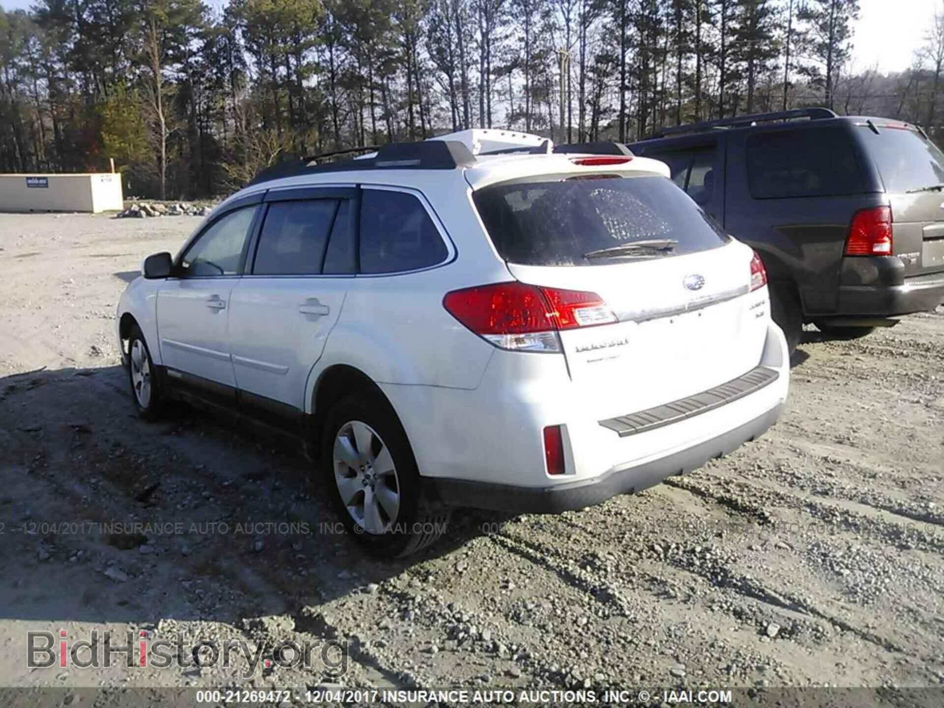 2011 Subaru Outback - VIN: 4S4BRDLC6B2424832 - Фото 3