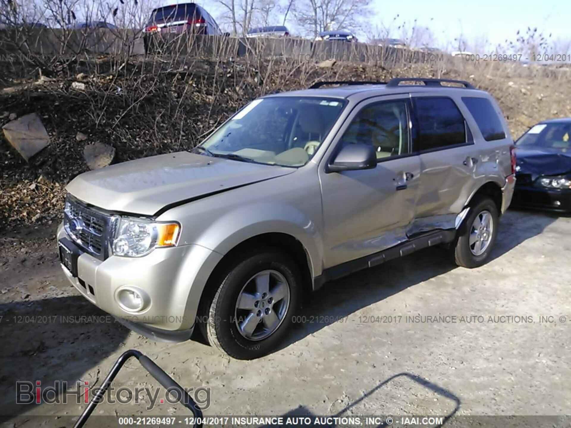 2012 Ford Escape - VIN: 1FMCU9DG3CKC57977 - Photo 2