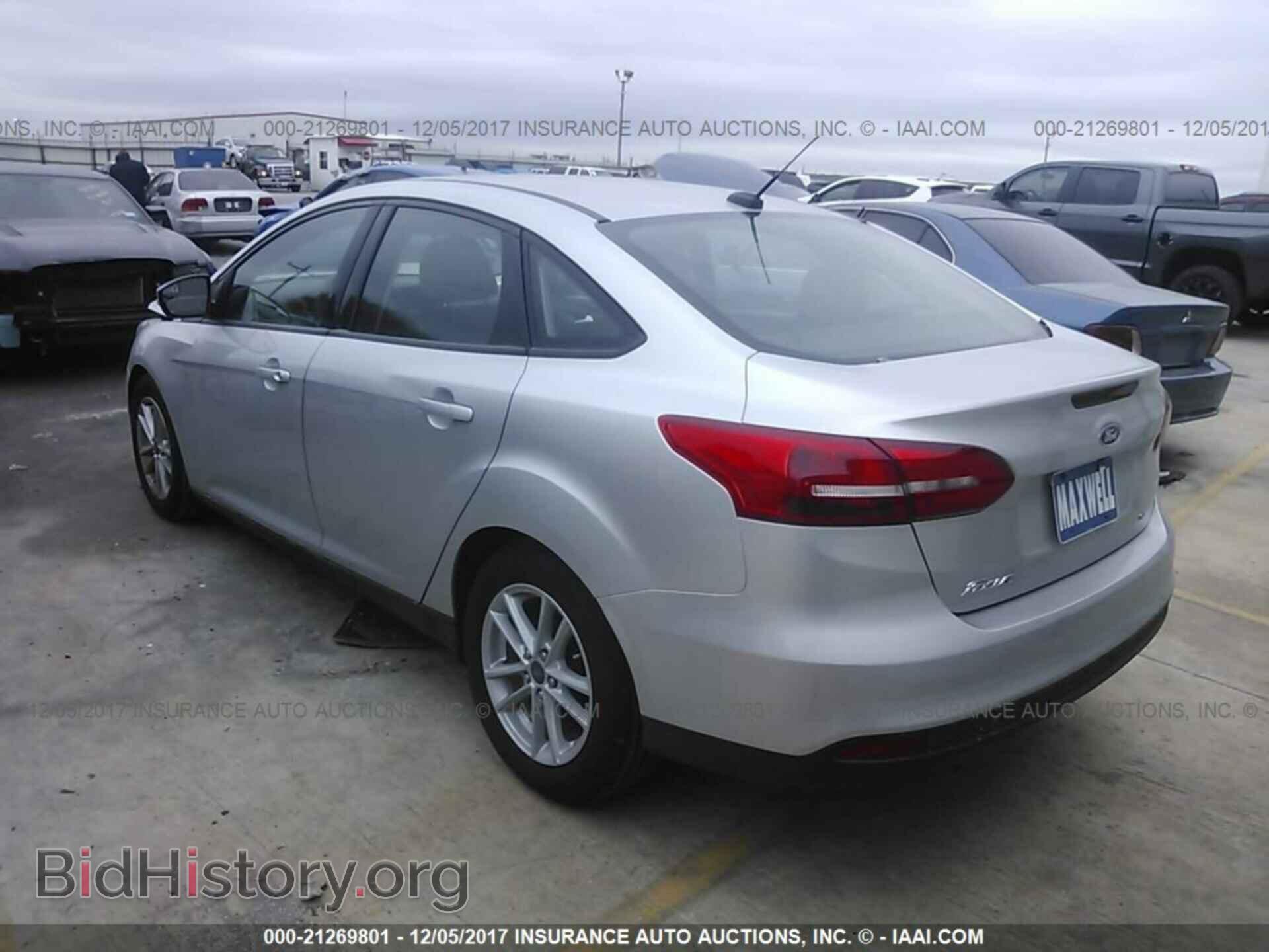 2017 Ford Focus - VIN: 1FADP3F29HL324491 - Photo 3