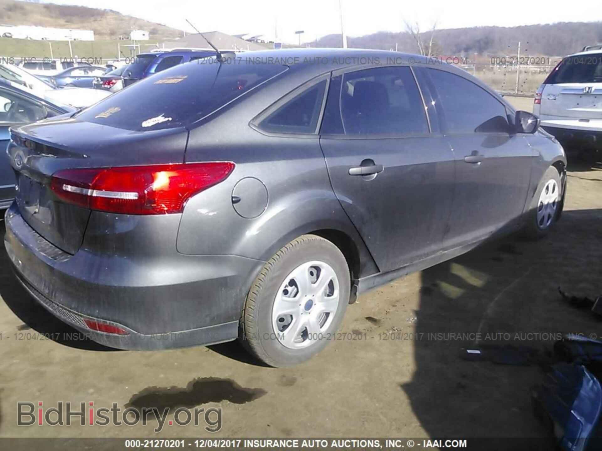2017 Ford Focus - VIN: 1FADP3E2XHL252587 - Фото 4