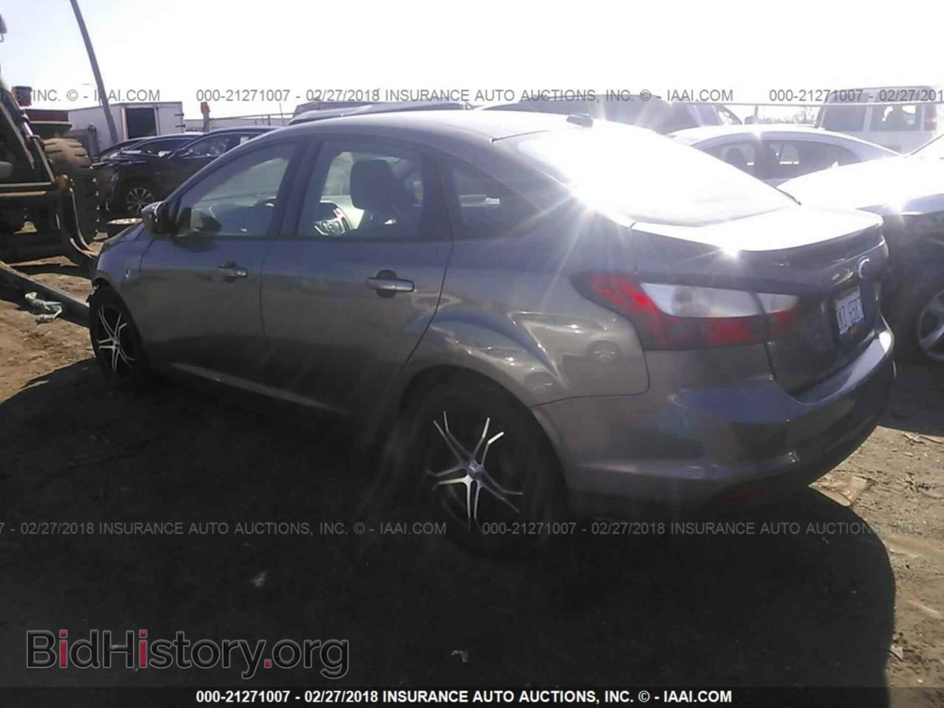 2012 Ford Focus - VIN: 1FAHP3F20CL300252 - Photo 3
