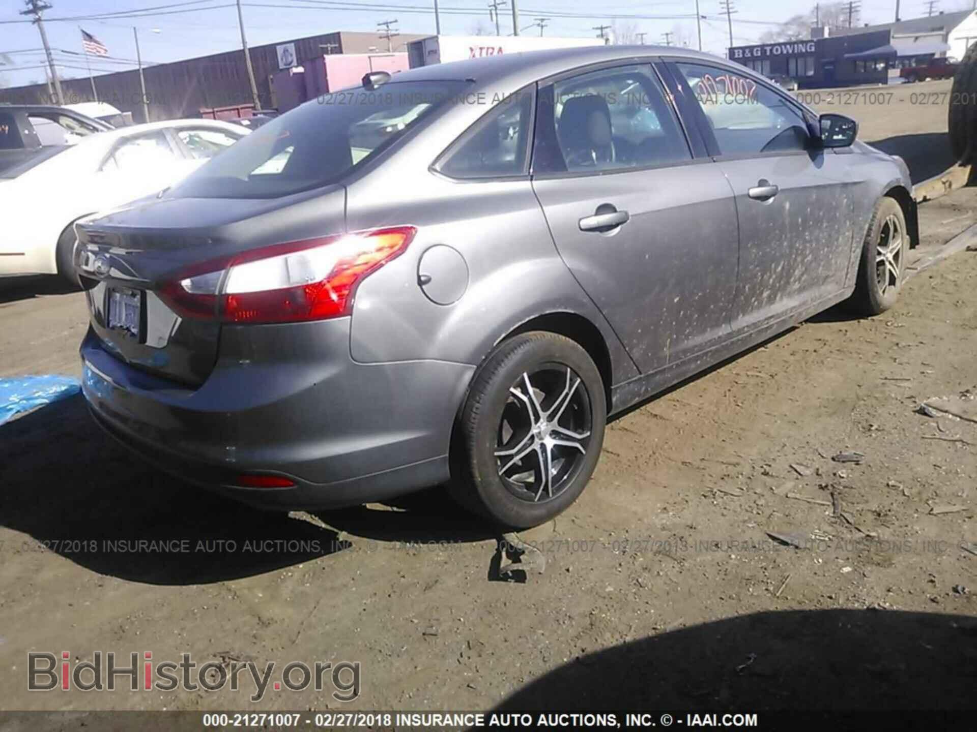 2012 Ford Focus - VIN: 1FAHP3F20CL300252 - Photo 4