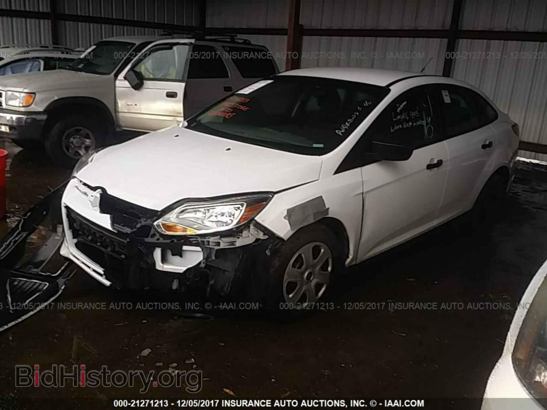 2012 Ford Focus - VIN: 1FAHP3E24CL204223 - Photo 2
