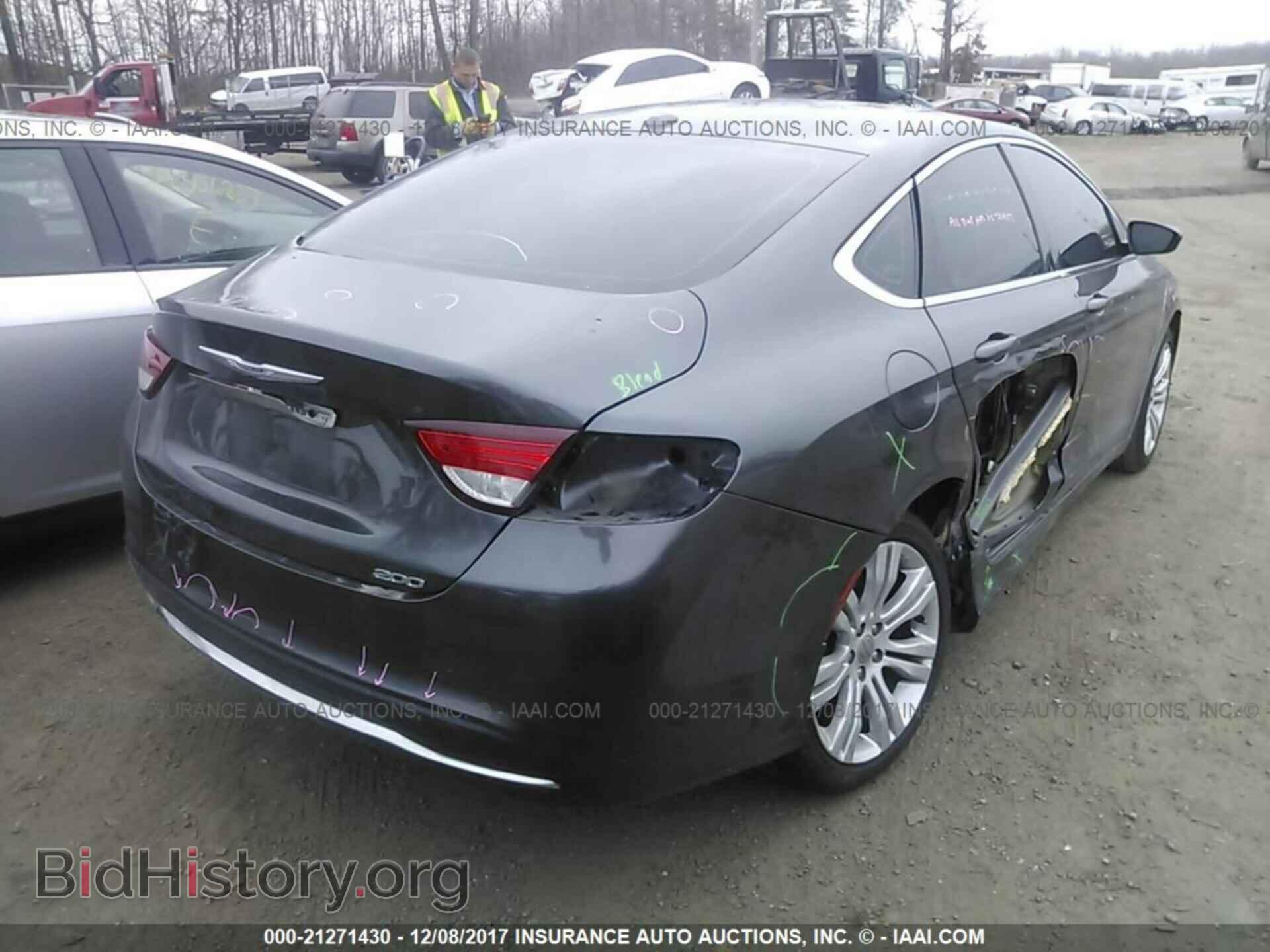 2015 Chrysler 200 - VIN: 1C3CCCAB1FN536252 - Photo 4