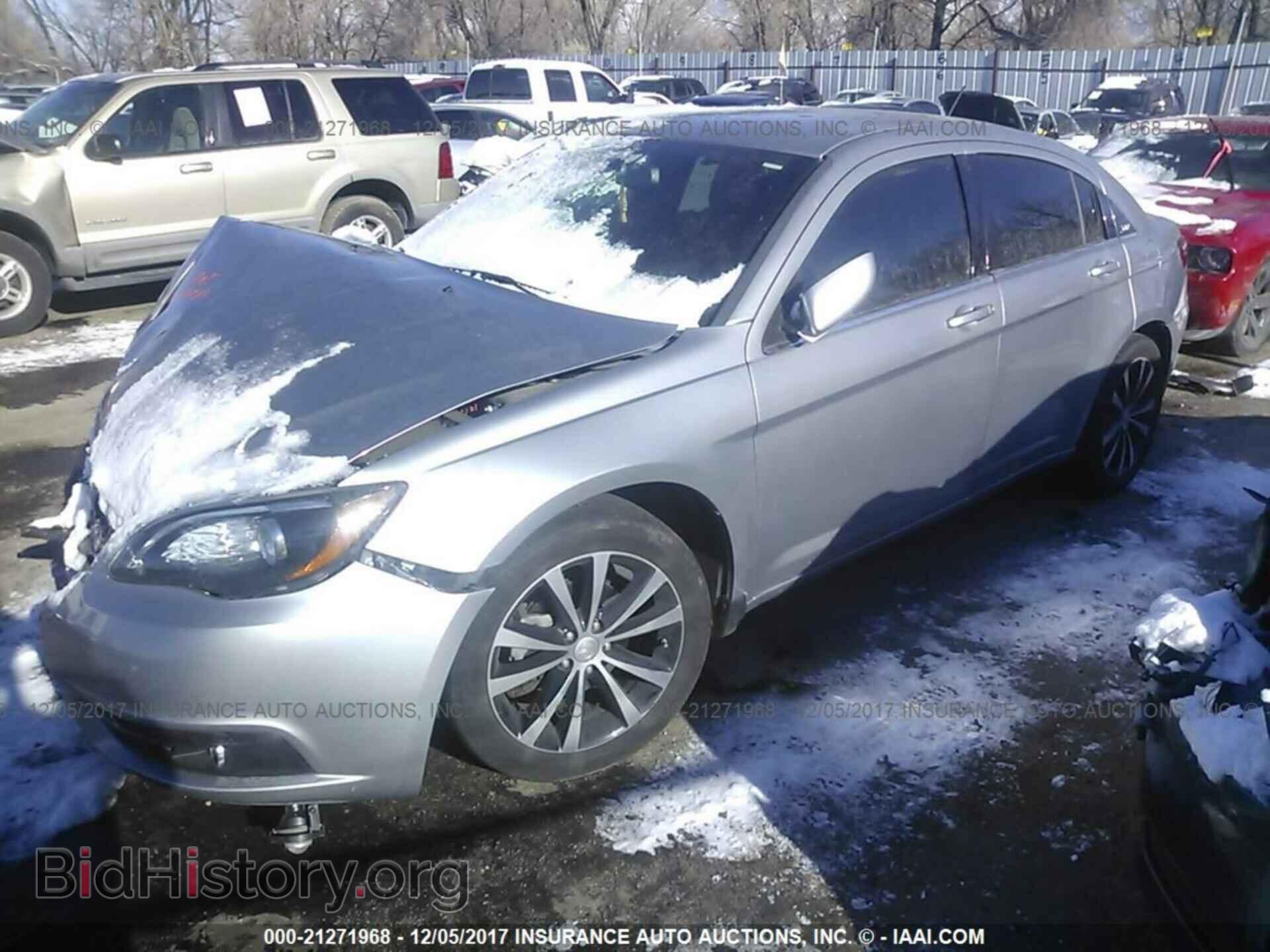 2013 Chrysler 200 - VIN: 1C3CCBCG8DN701567 - Фото 2