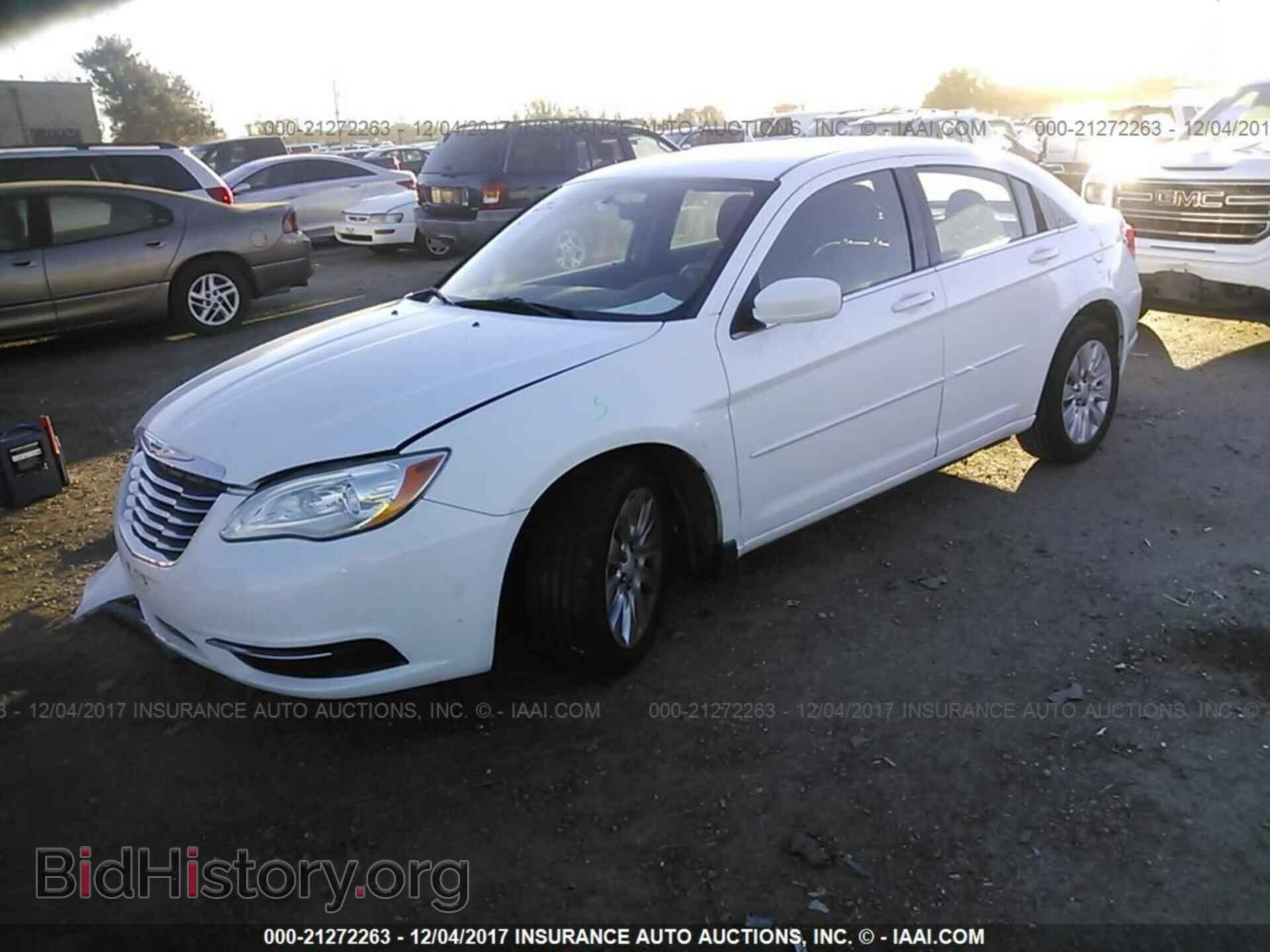 2012 Chrysler 200 - VIN: 1C3CCBAG4CN246329 - Photo 2