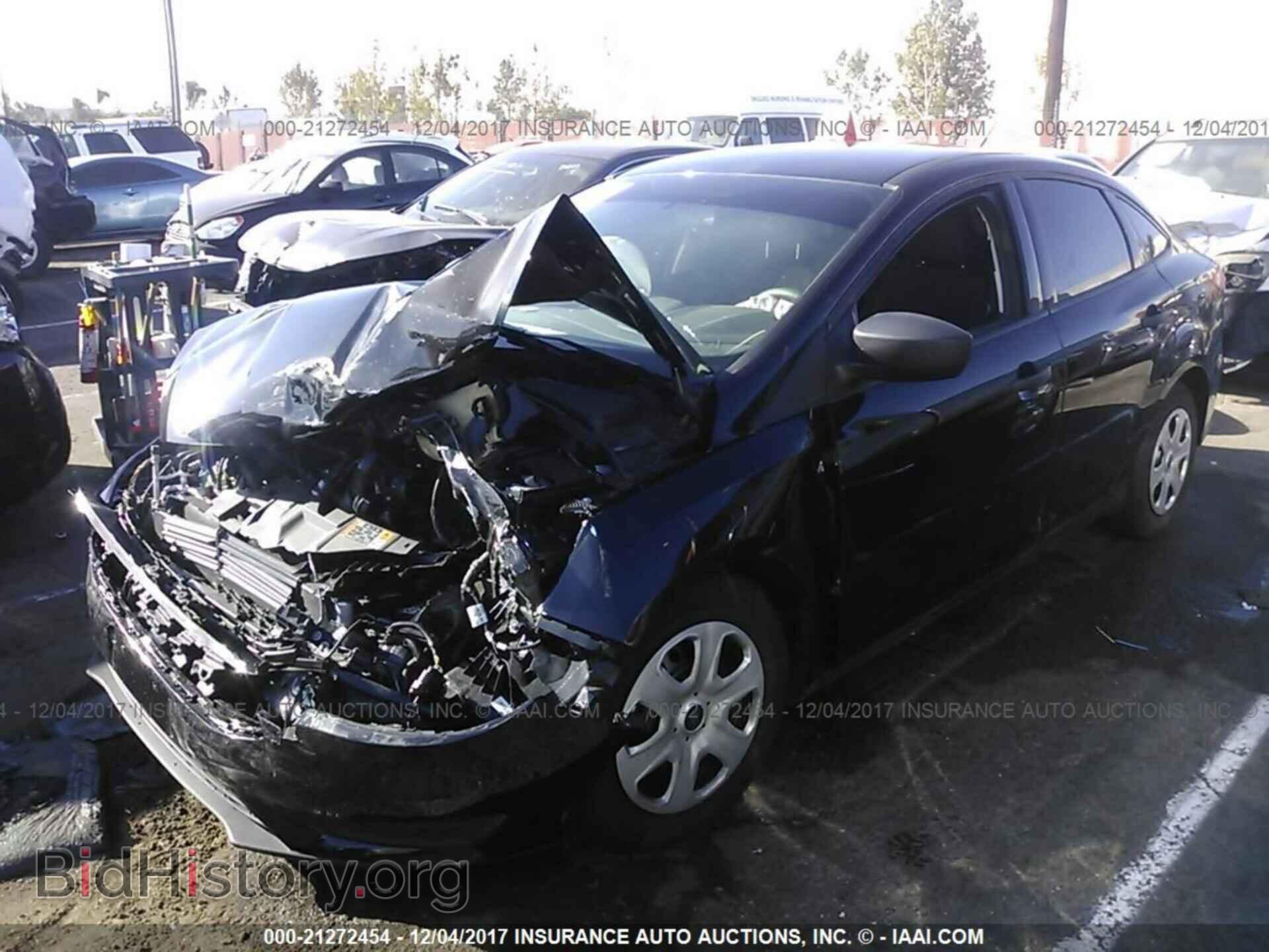 2017 Ford Focus - VIN: 1FADP3E28HL325195 - Photo 2