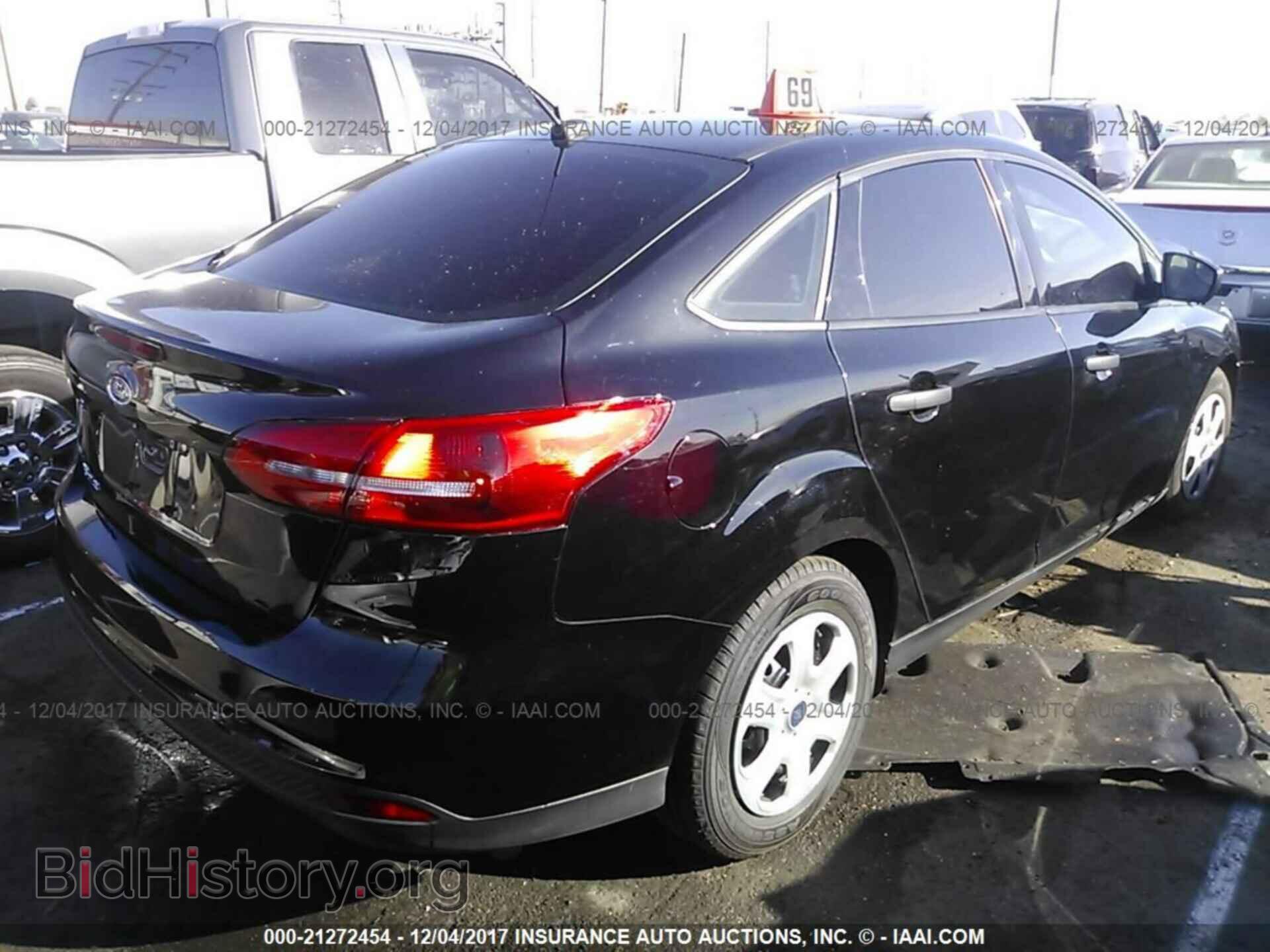 2017 Ford Focus - VIN: 1FADP3E28HL325195 - Photo 4