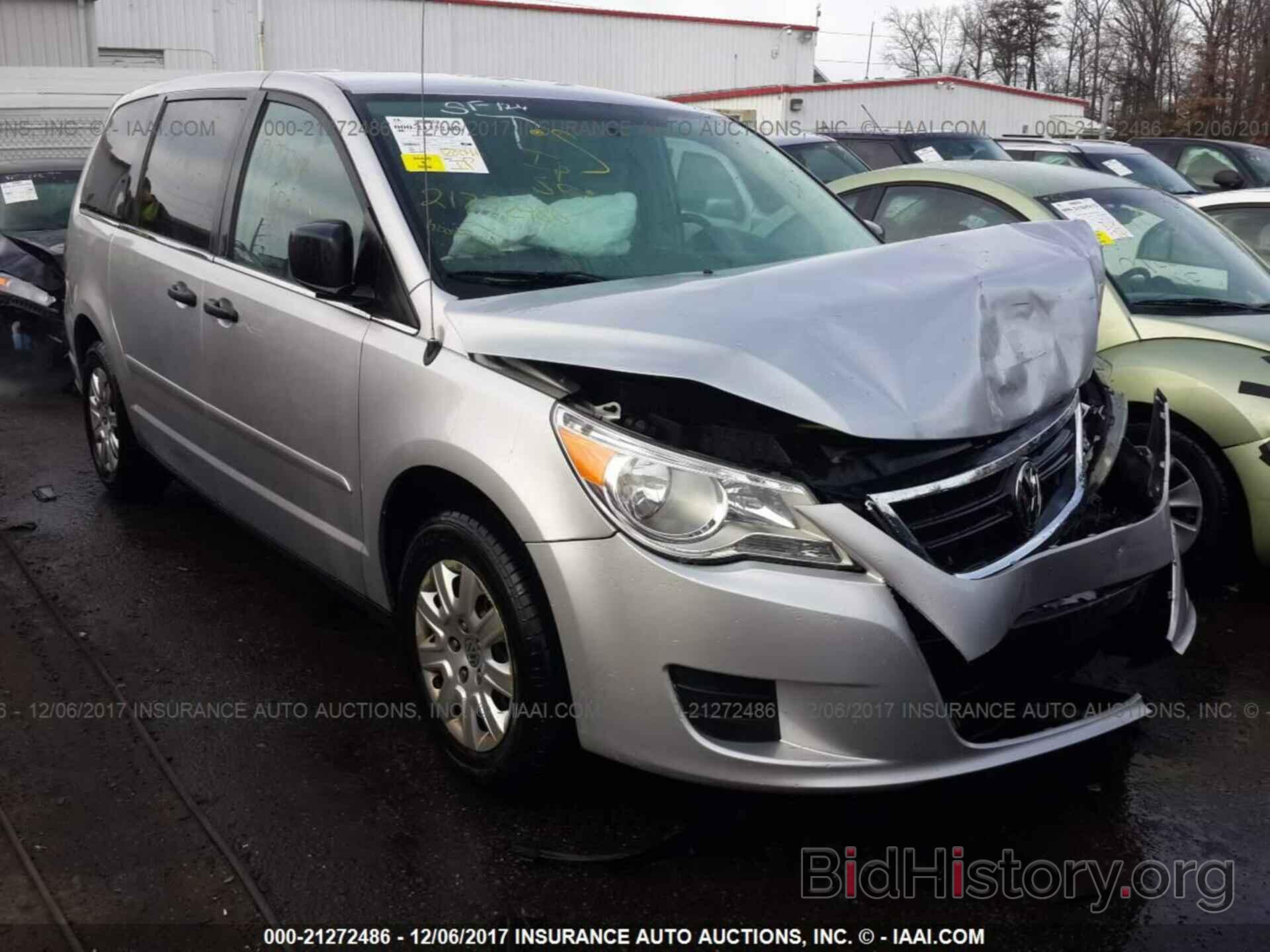 Photo 2V4RW4DG4BR621955 - Volkswagen Routan 2011