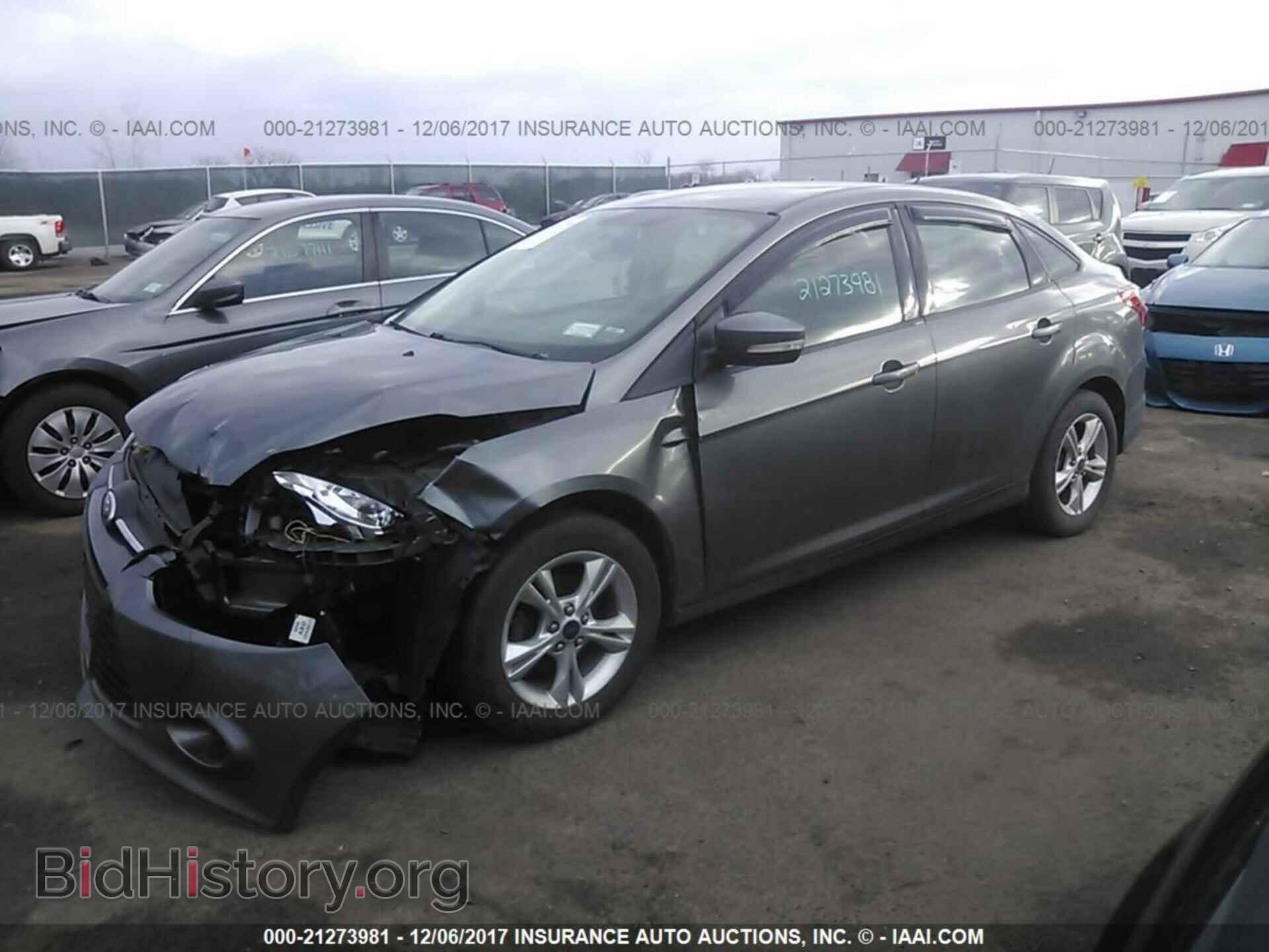 2012 Ford Focus - VIN: 1FAHP3F28CL446592 - Photo 2