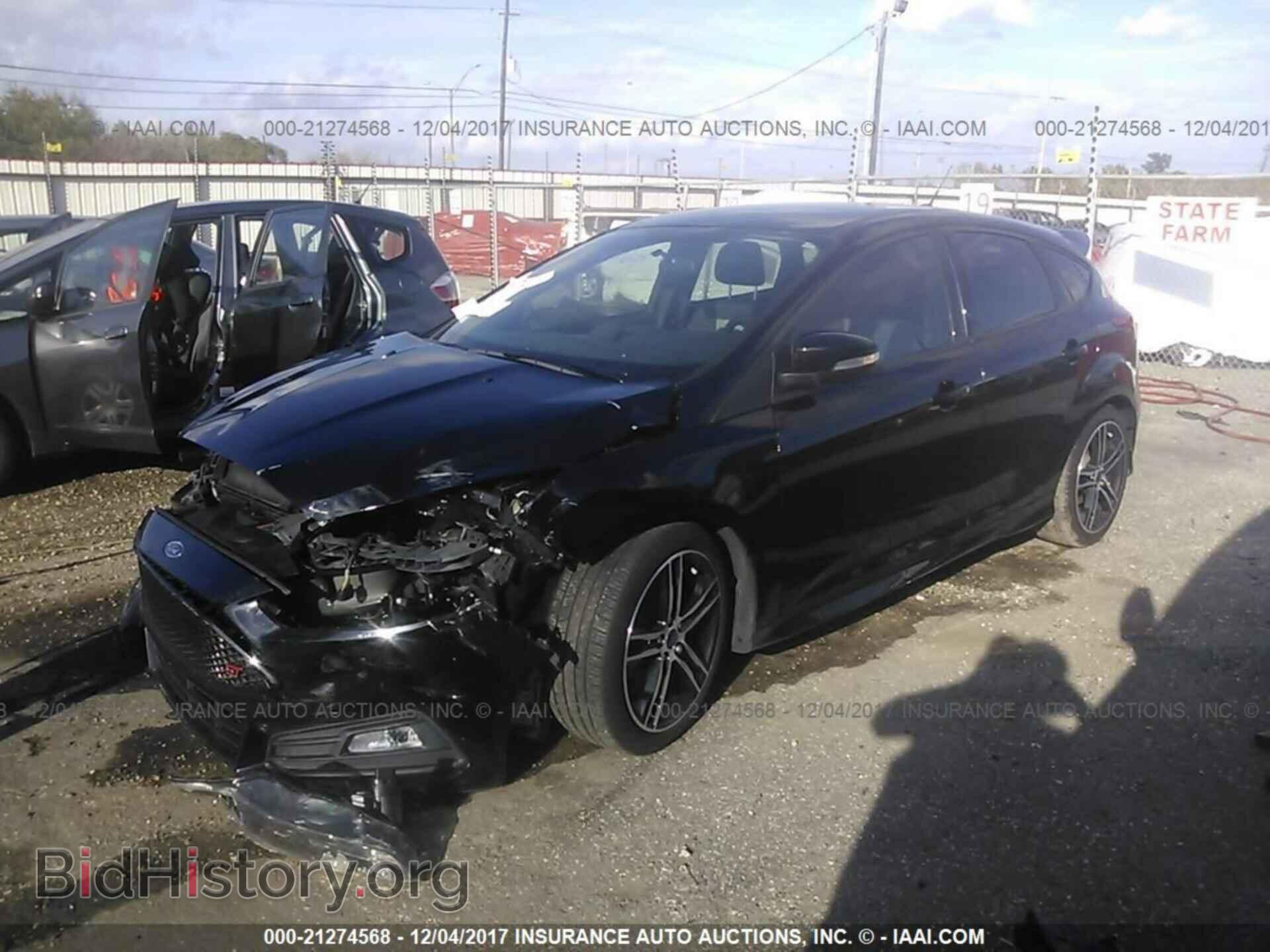 2017 Ford Focus - VIN: 1FADP3L94HL236546 - Photo 2