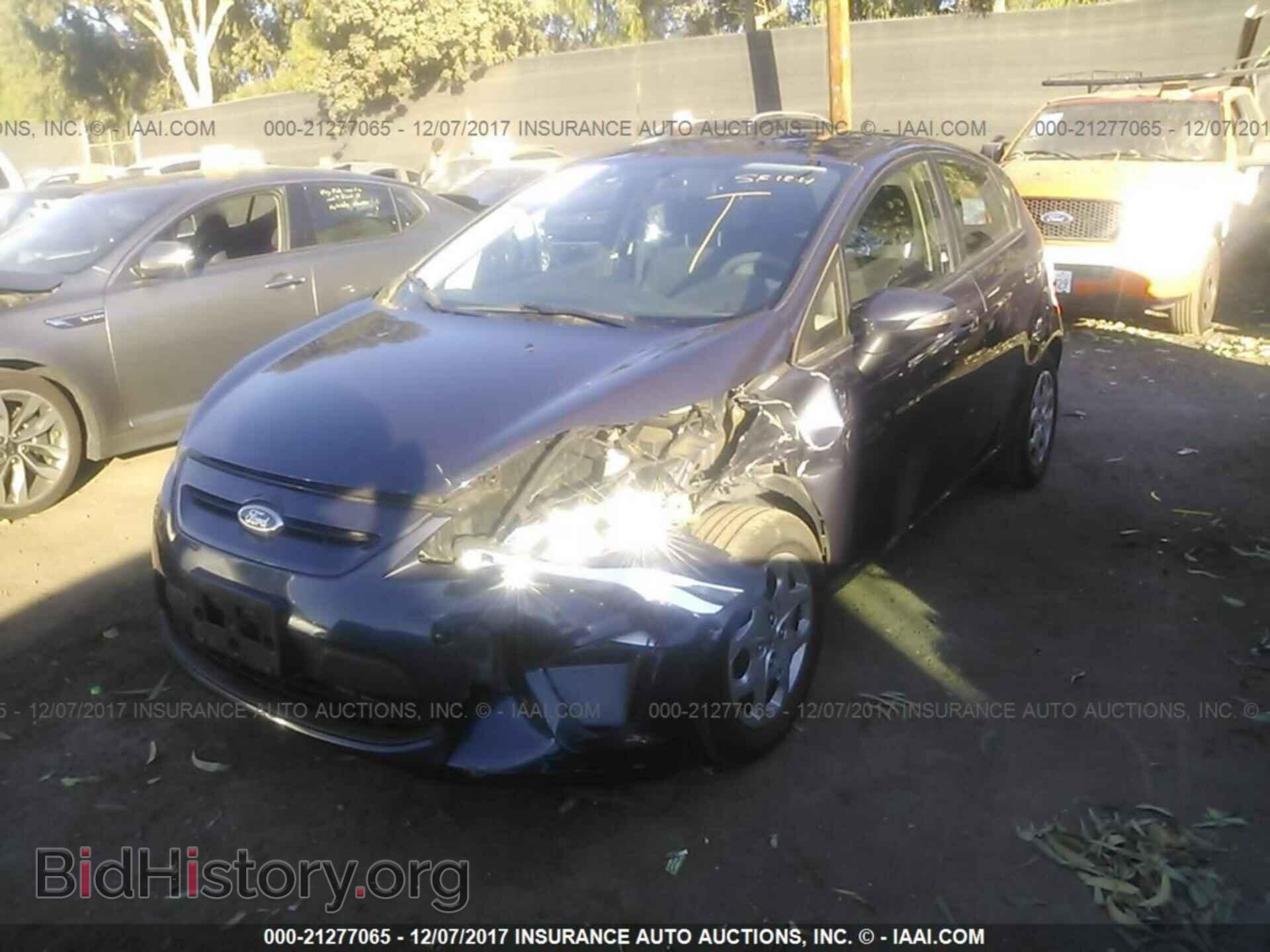 2013 Ford Fiesta - VIN: 3FADP4EJ5DM172555 - Фото 2