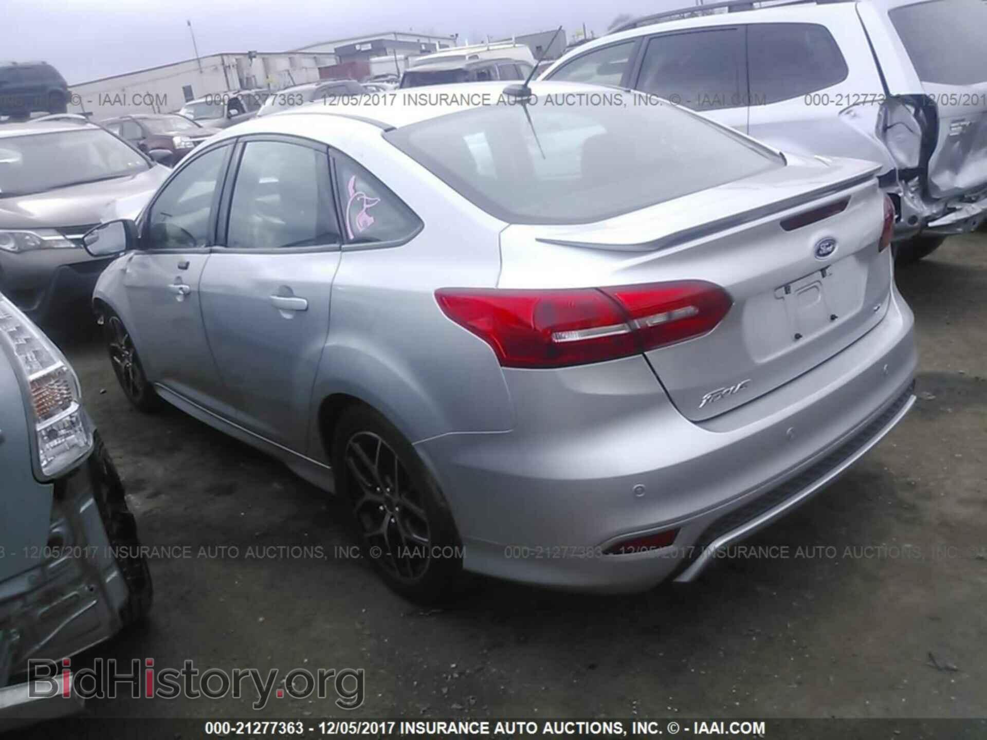 2015 Ford Focus - VIN: 1FADP3F25FL304784 - Photo 3