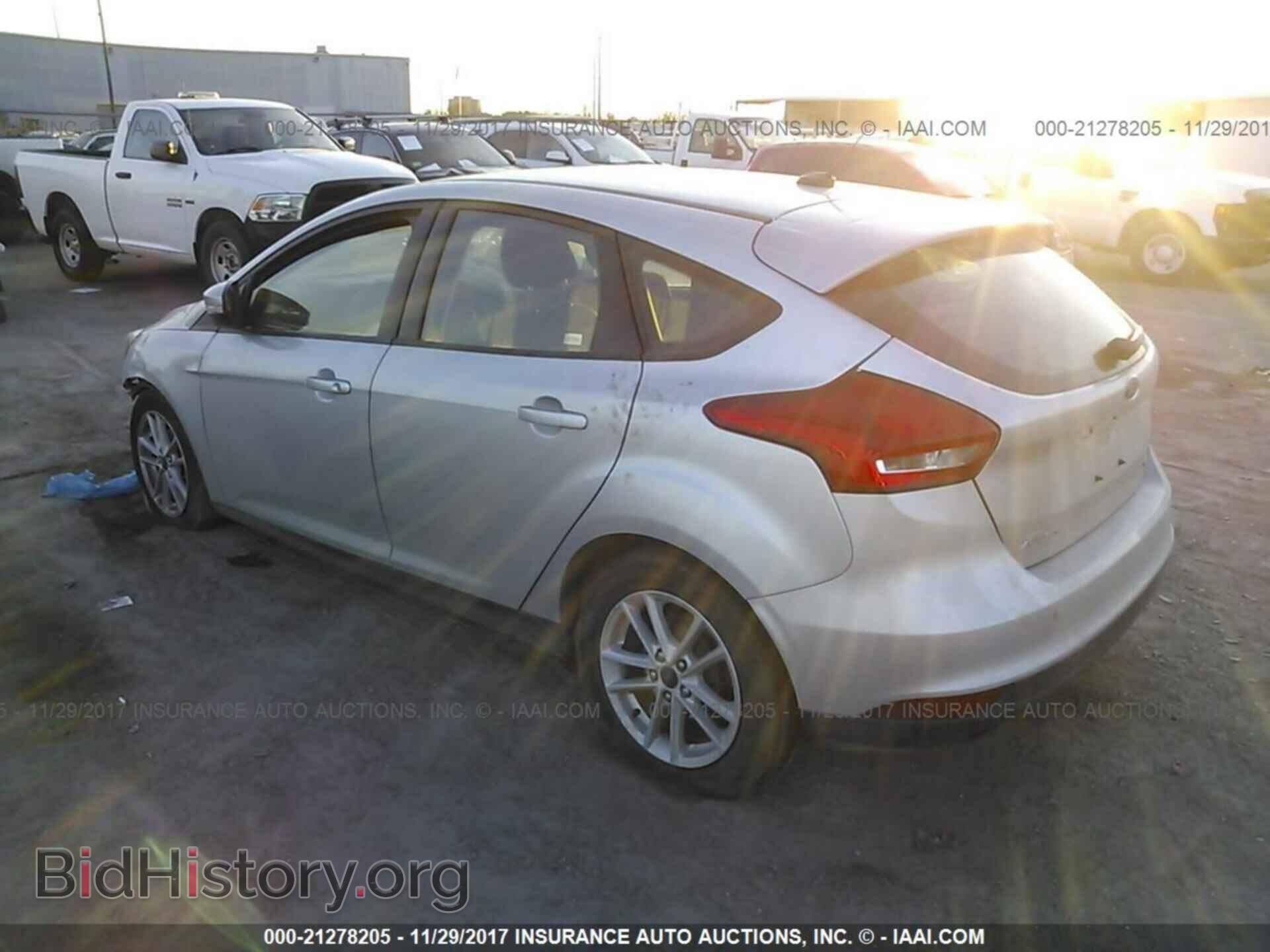 2017 Ford Focus - VIN: 1FADP3K29HL223652 - Photo 3
