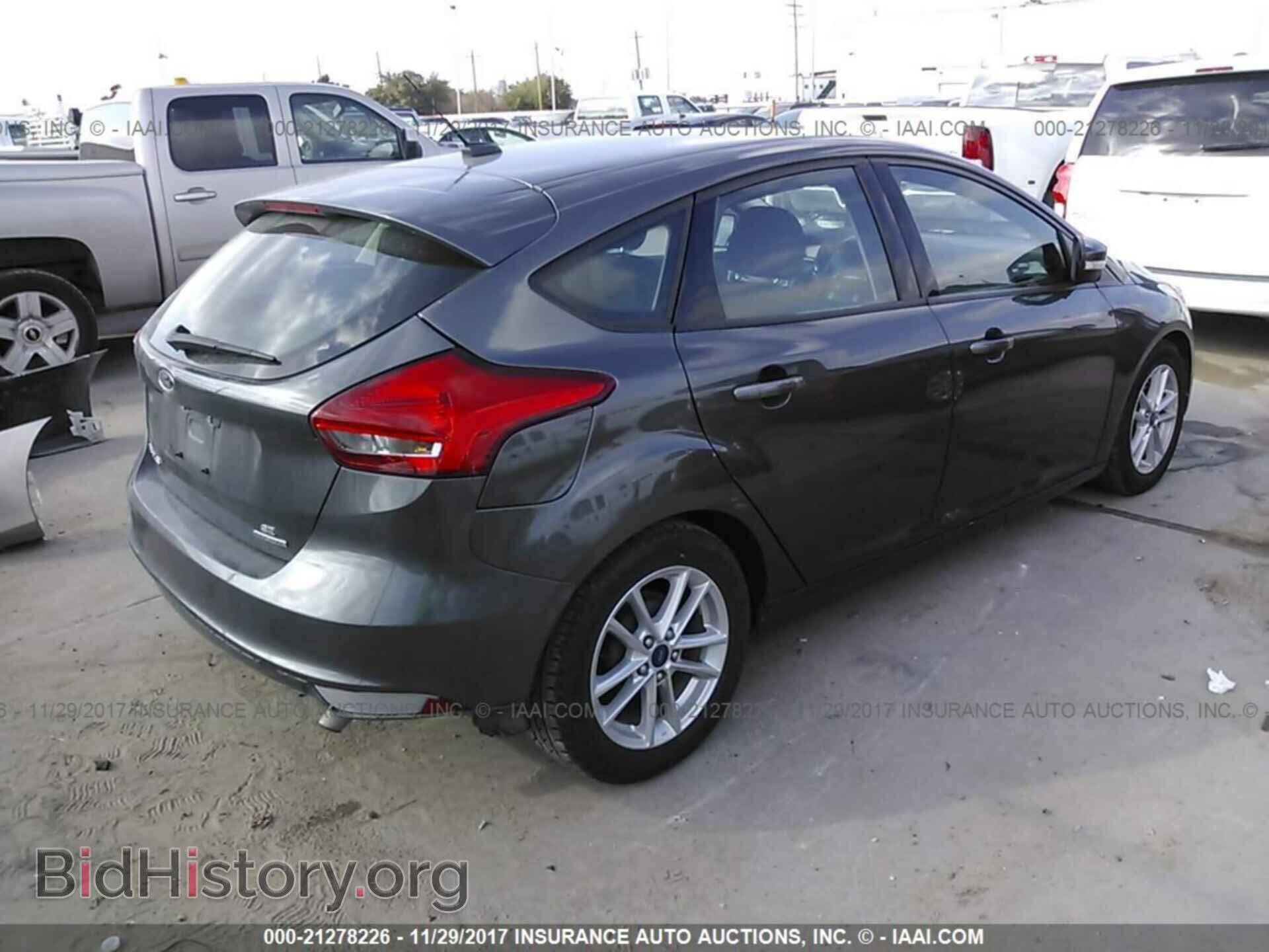 2016 Ford Focus - VIN: 1FADP3K26GL290109 - Photo 4
