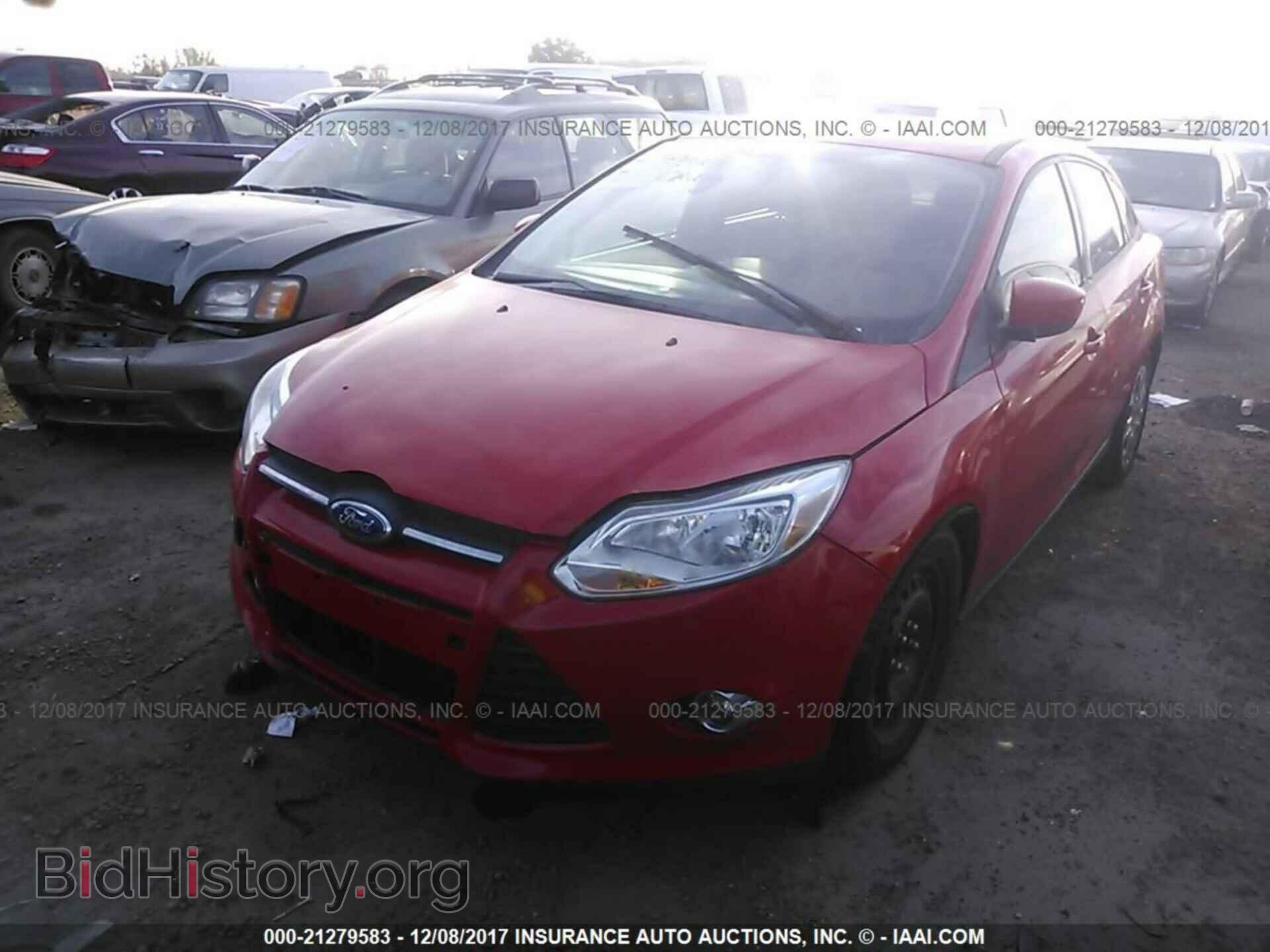 2012 Ford Focus - VIN: 1FAHP3F2XCL262822 - Фото 2
