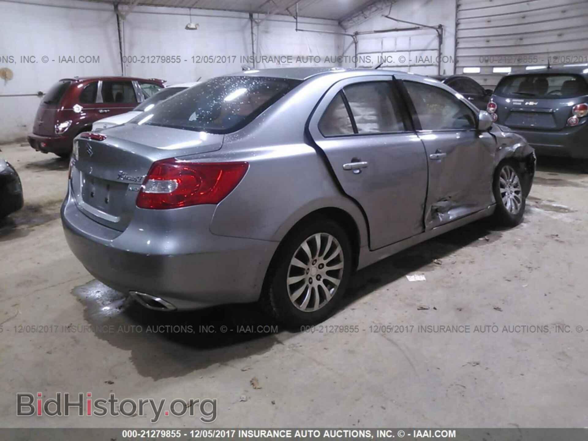 2013 Suzuki Kizashi - VIN: JS2RF9A35D6100428 - Photo 4