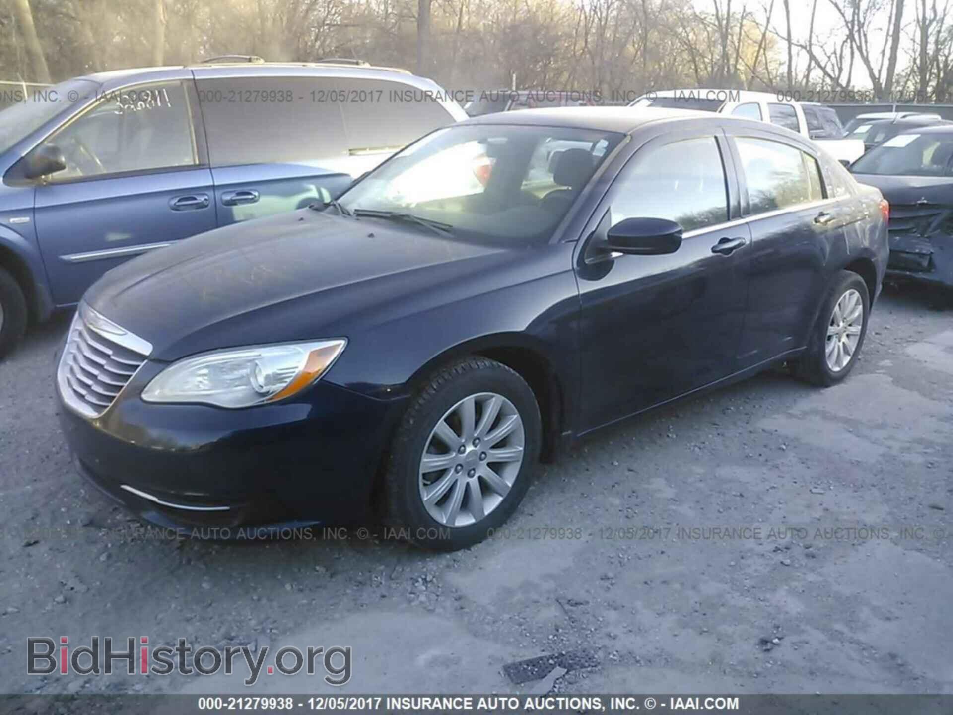 2014 Chrysler 200 - VIN: 1C3CCBBB4EN192620 - Photo 2
