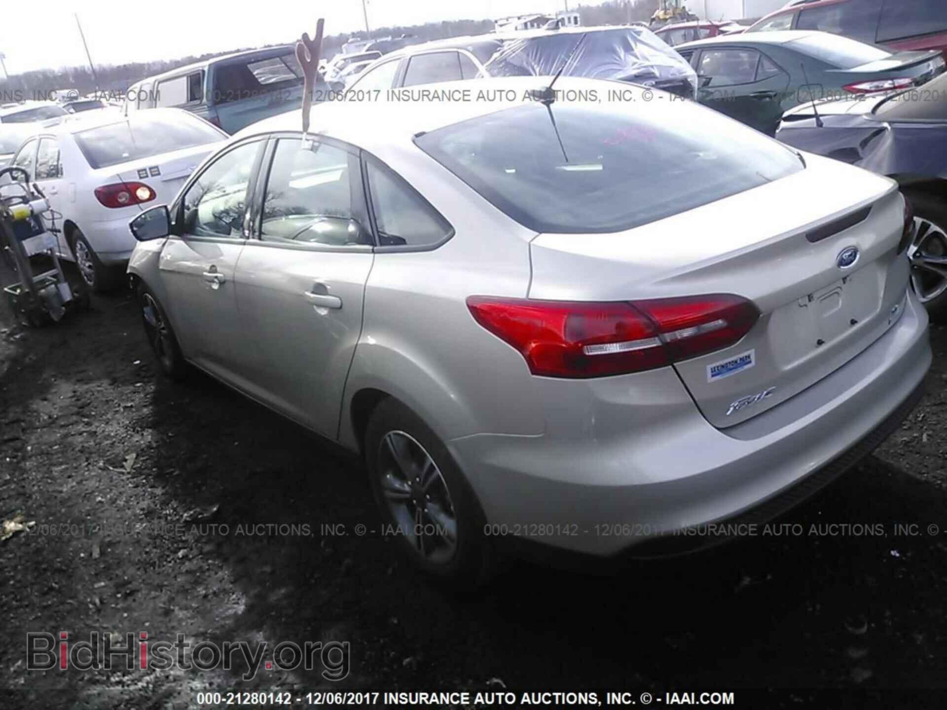 2017 Ford Focus - VIN: 1FADP3FE3HL281468 - Photo 3