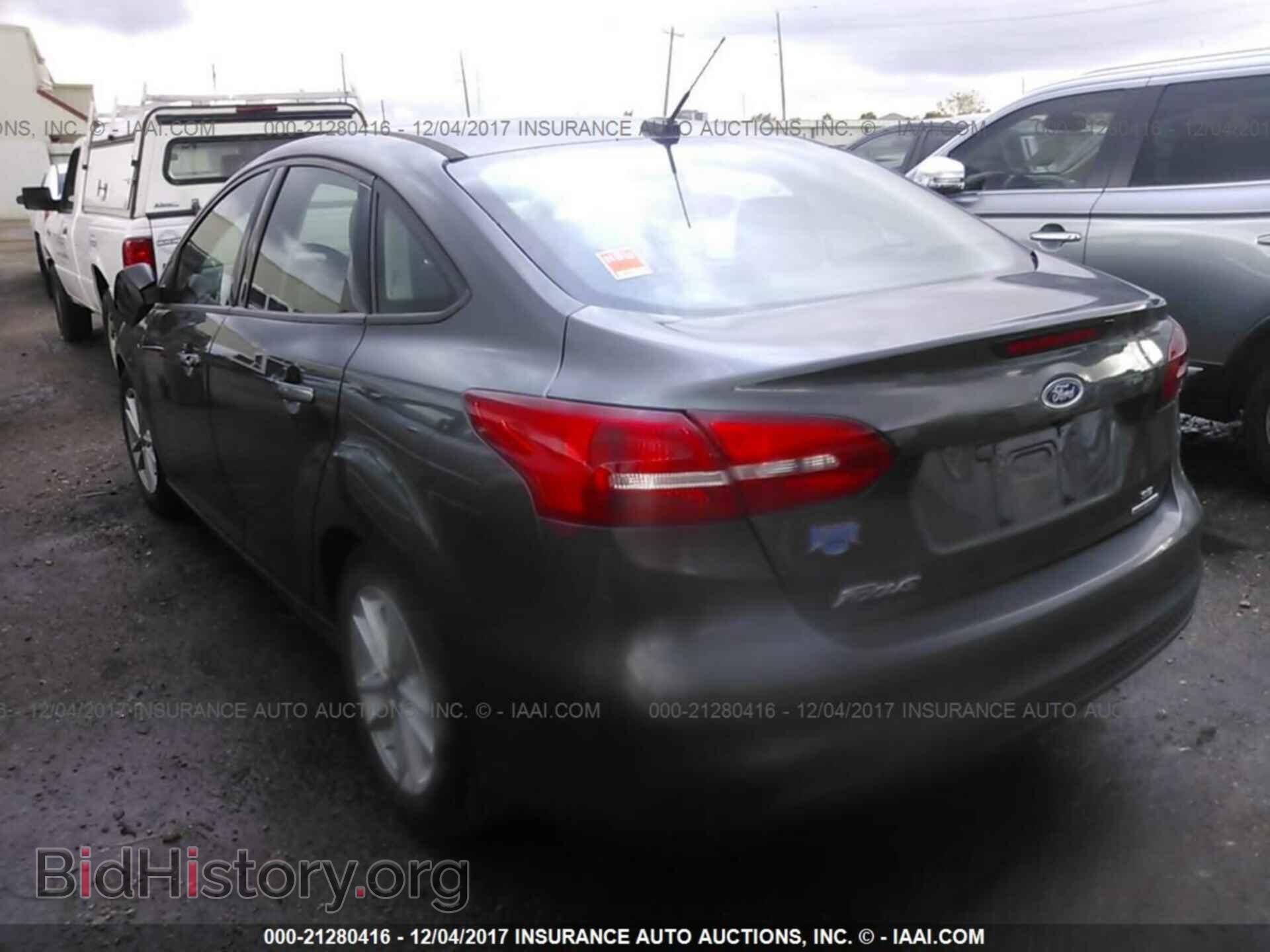 2016 Ford Focus - VIN: 1FADP3F22GL318918 - Фото 3
