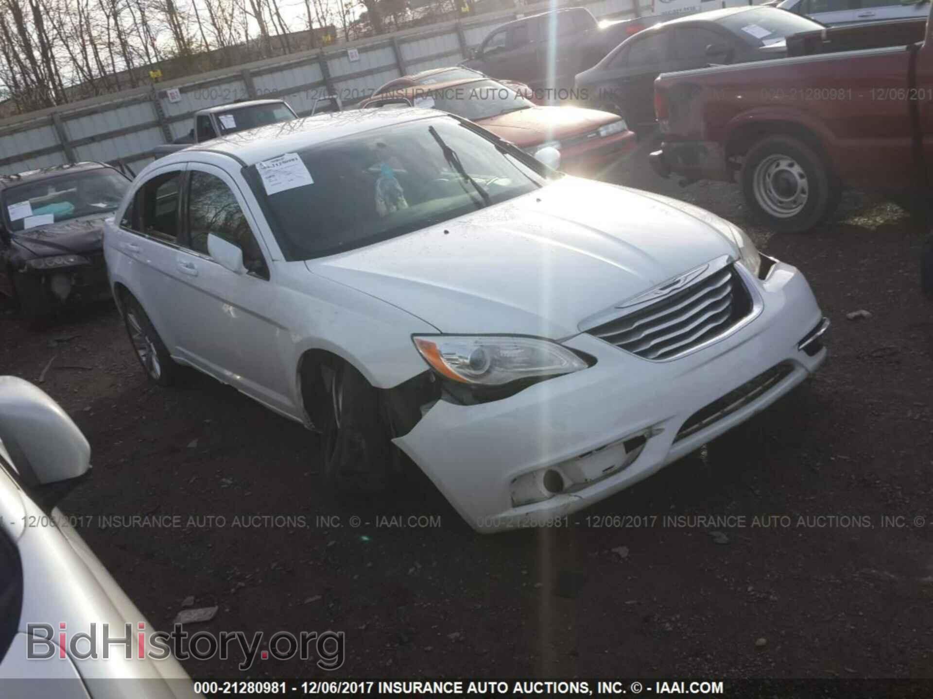 Photo 1C3CCBBB5DN599988 - Chrysler 200 2013