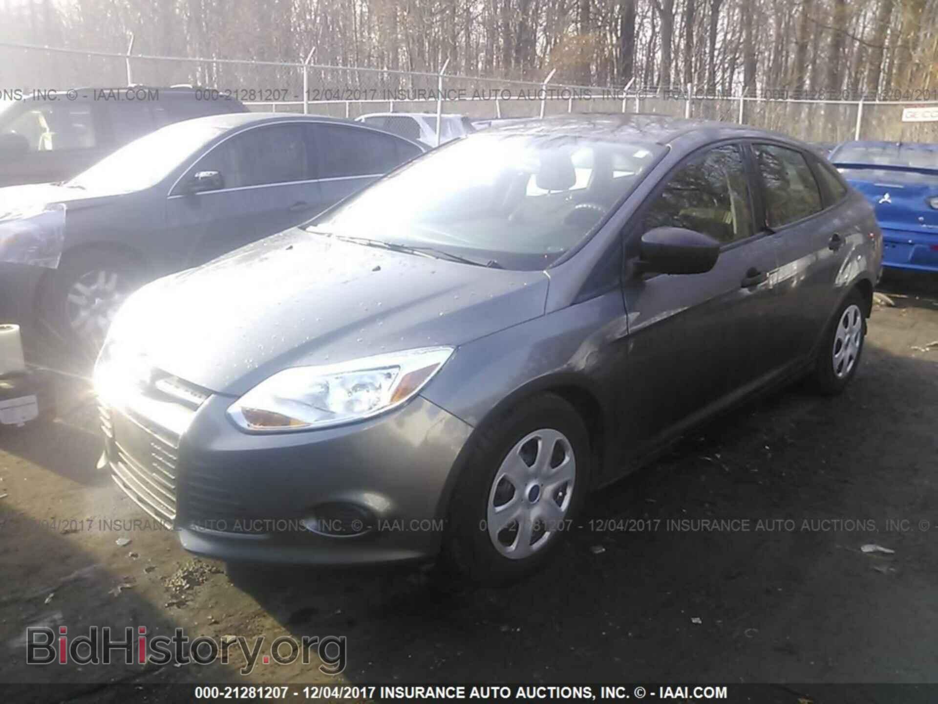 2013 Ford Focus - VIN: 1FADP3E25DL161026 - Photo 2