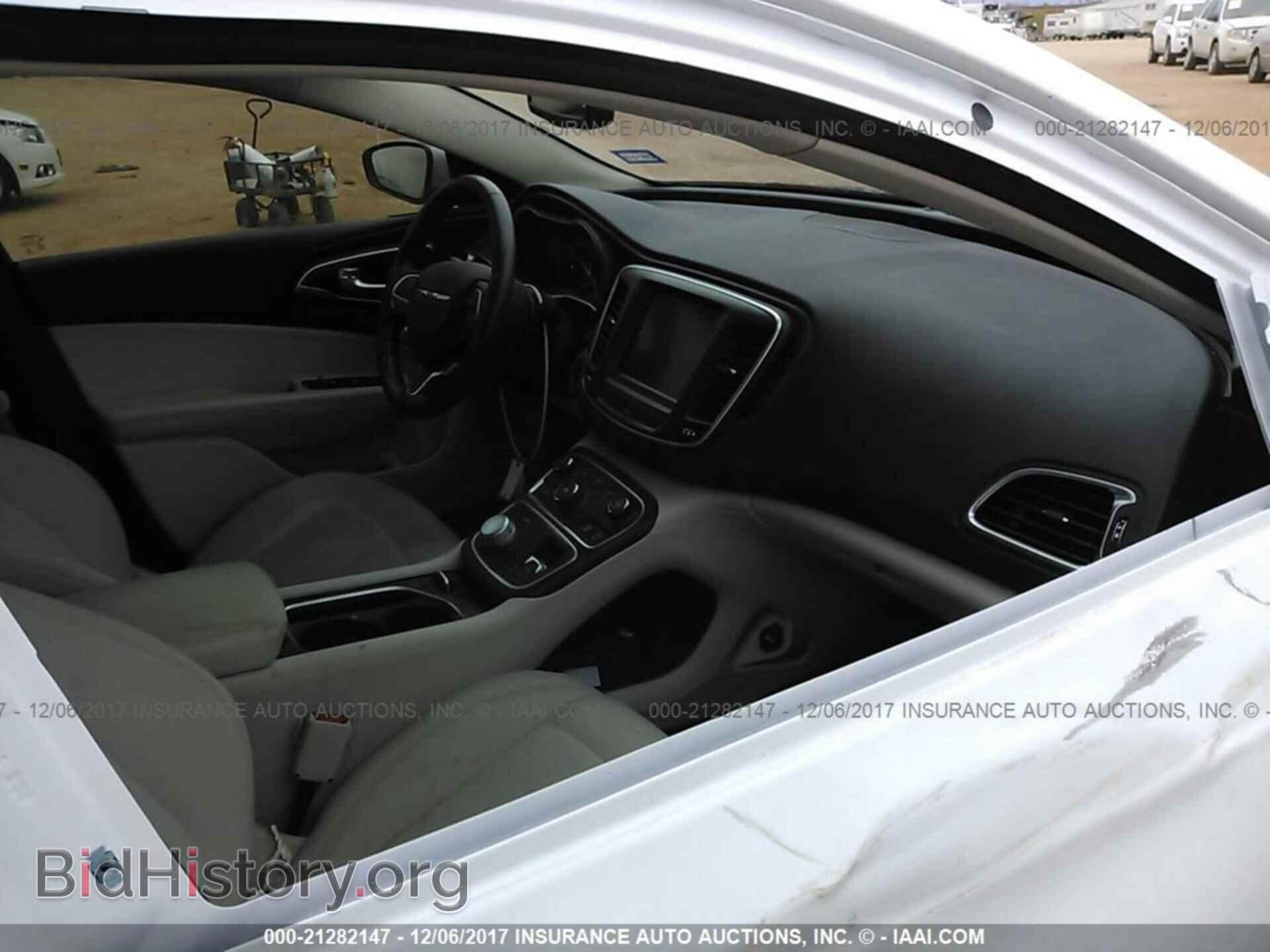 2016 Chrysler 200 - VIN: 1C3CCCAB6GN107075 - Фото 5