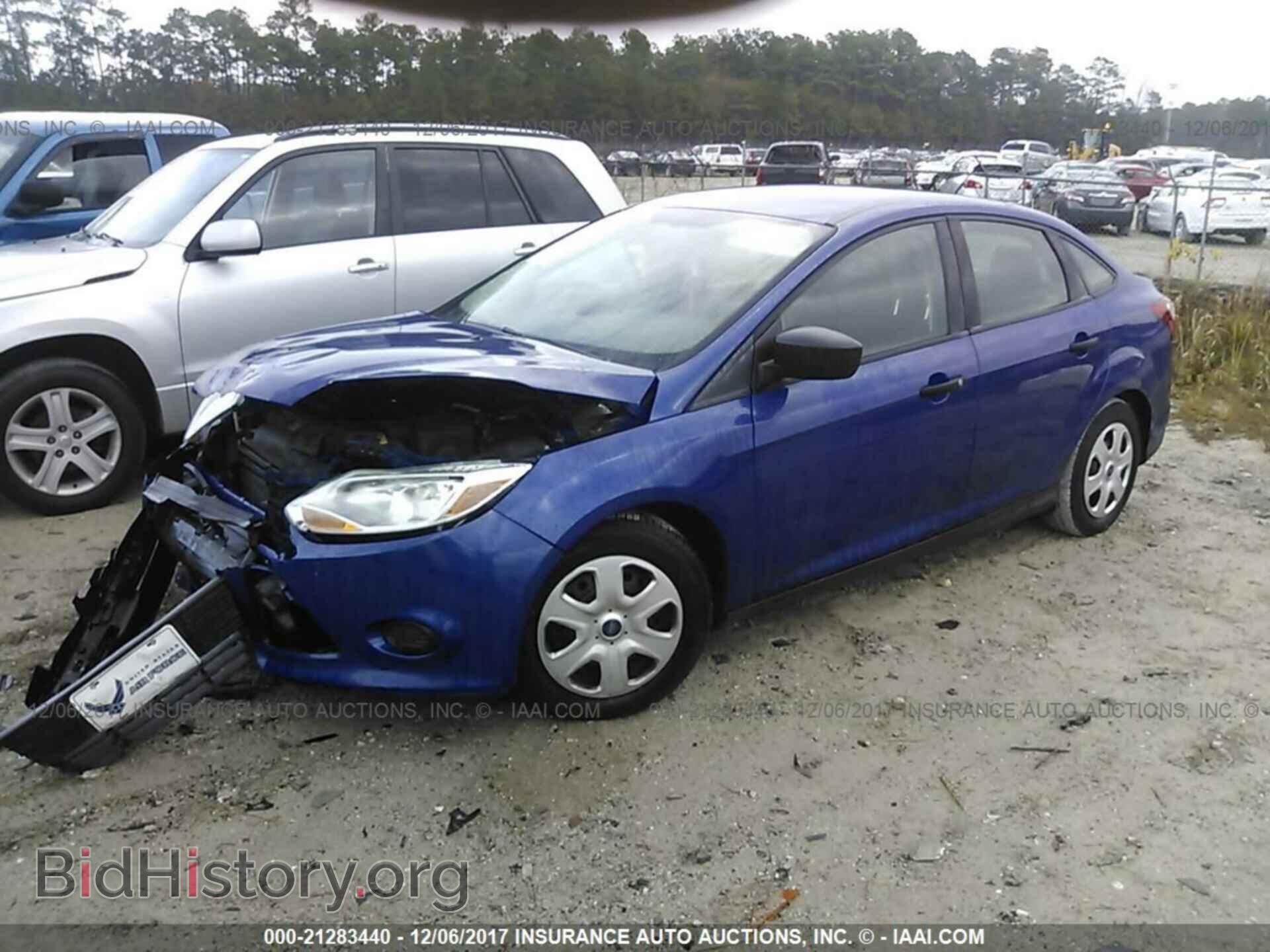 2012 Ford Focus - VIN: 1FAHP3E28CL270399 - Photo 2